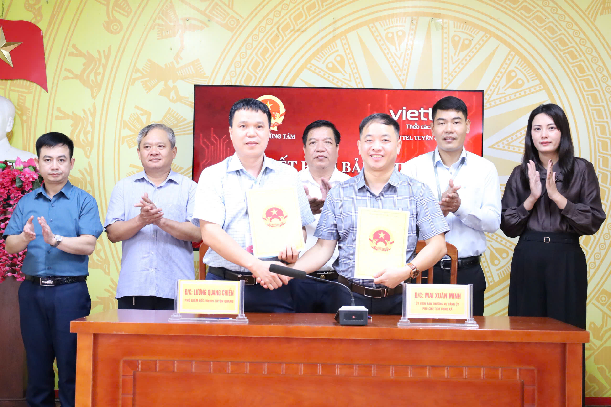 UBND XÃ LÙNG TÁM KÝ KẾT BIÊN BẢN GHI NHỚ HỢP TÁC CHUYỂN ĐỔI SỐ VỚI VIETTEL TUYÊN QUANG