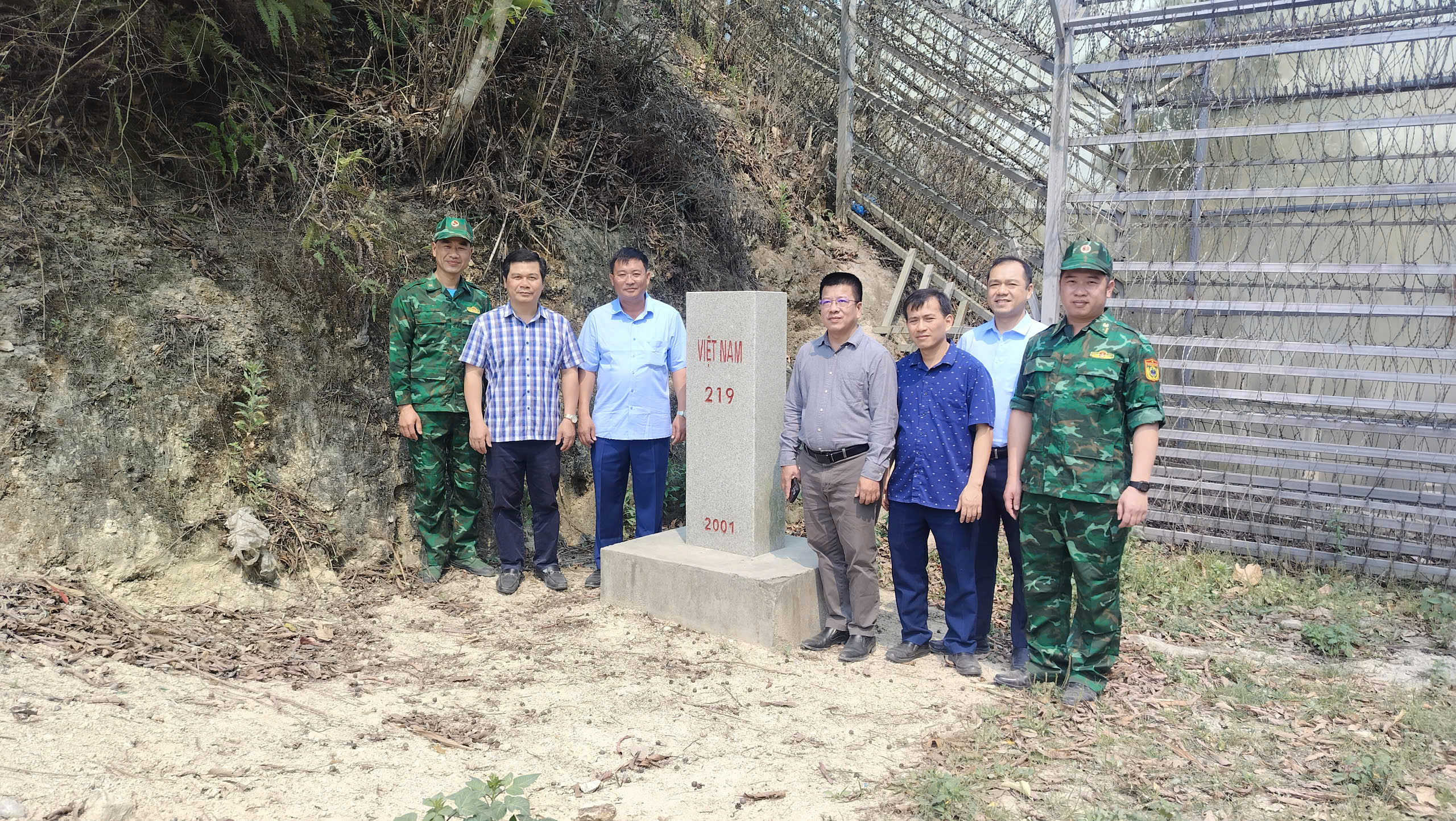 BÀN GIAO ĐƯỜNG BIÊN, MỐC GIỚI TẠI XÃ BẢN MÁY