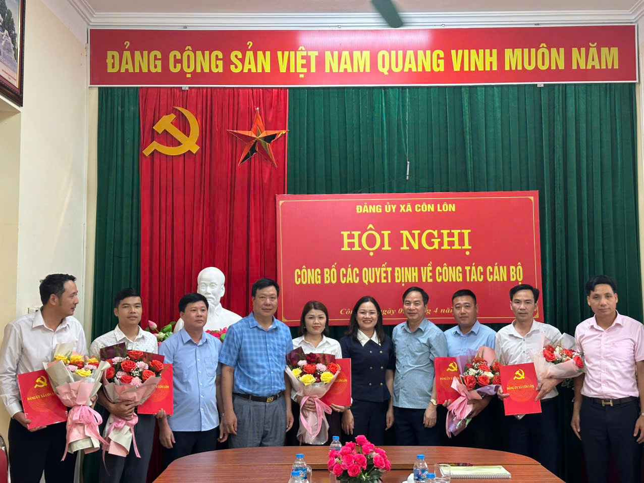 HỘI NGHỊ CÔNG BỐ CÁC QUYẾT ĐỊNH VỀ CÔNG TÁC CÁN BỘ