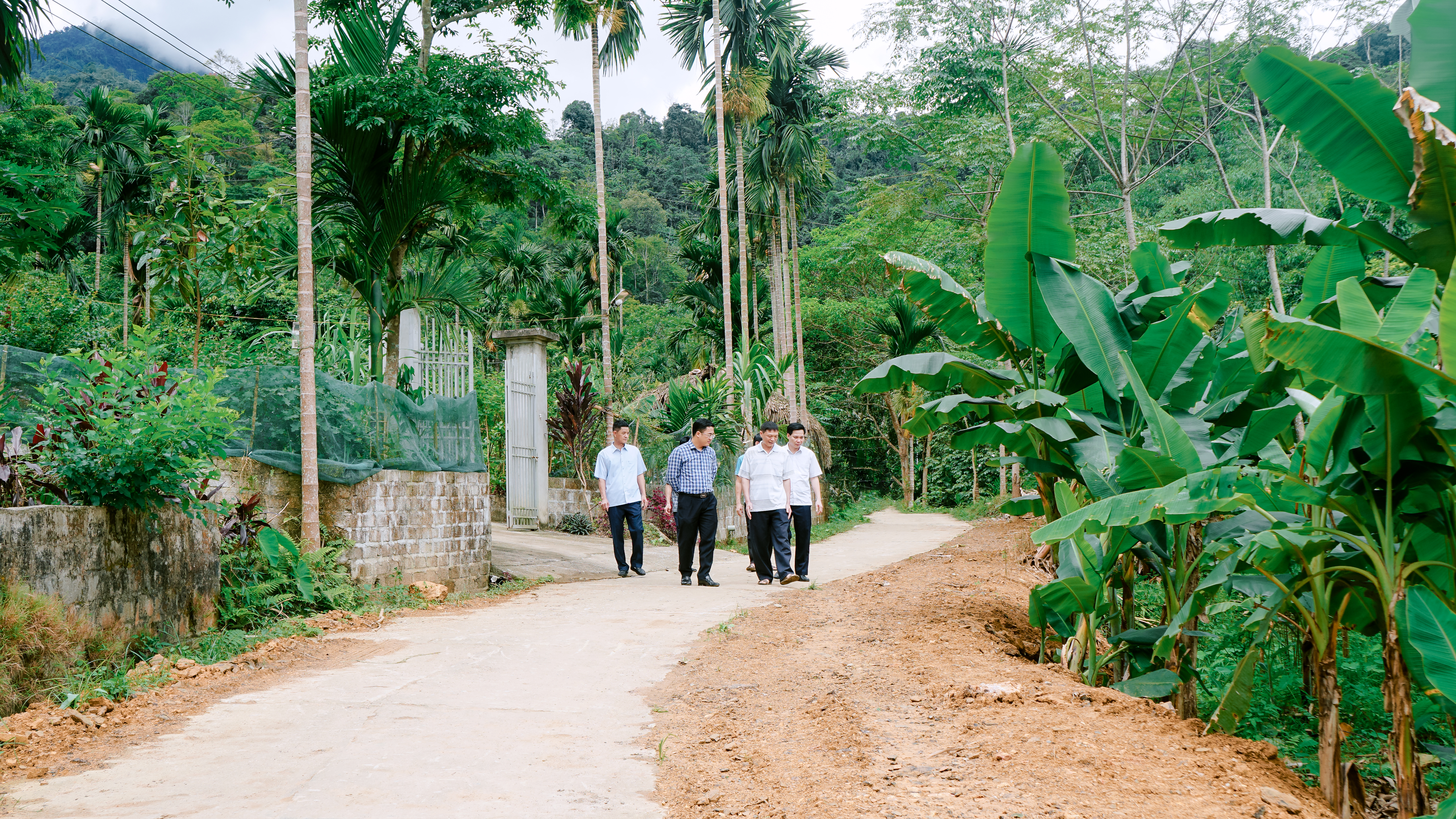 Sức mạnh "Ý Đảng - Lòng Dân" trong phong trào hiến đất mở rộng đường tại xã Xuân Giang
