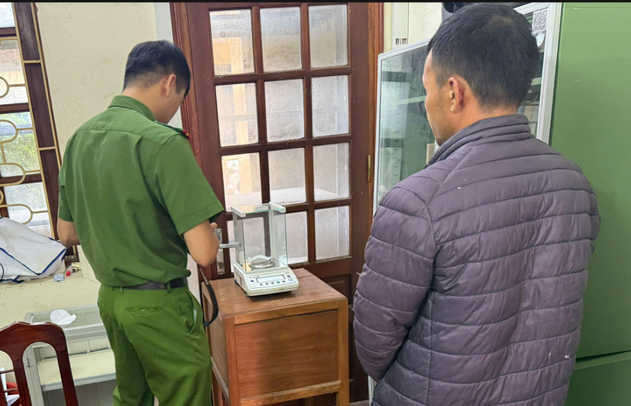 CÔNG AN XÃ NHỮ KHÊ ĐẤU TRANH TỘI PHẠM MA TÚY