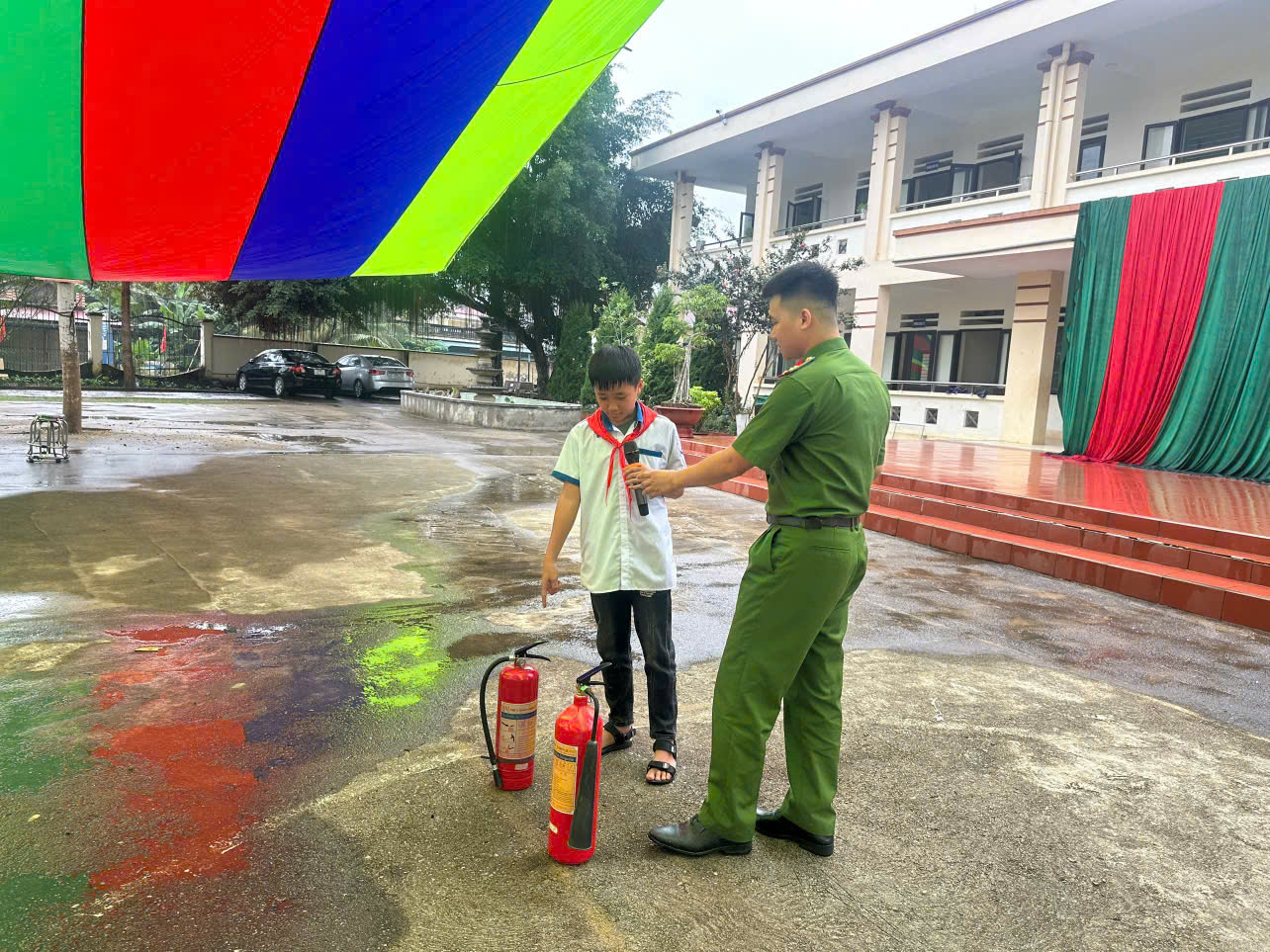 CÔNG AN XÃ BẰNG HÀNH TĂNG CƯỜNG TUYÊN TRUYỀN PCCC VÀ CNCH, NÂNG CAO Ý THỨC KỸ NĂNG CHO HỌC SINH VÀ NHÂN DÂN 