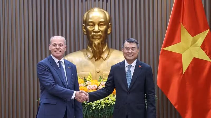 Viet Nam wishes to elevate ties with Canada to new level: PM
