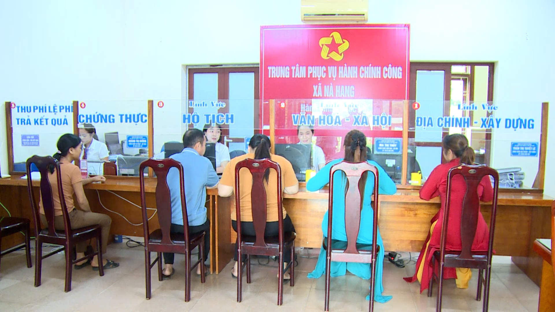 Xã Nà Hang triển khai hỗ trợ người dân, doanh nghiệp hiện diện trực tuyến tin cậy, an toàn với các dịch vụ số sử dụng tên miền quốc gia .vn