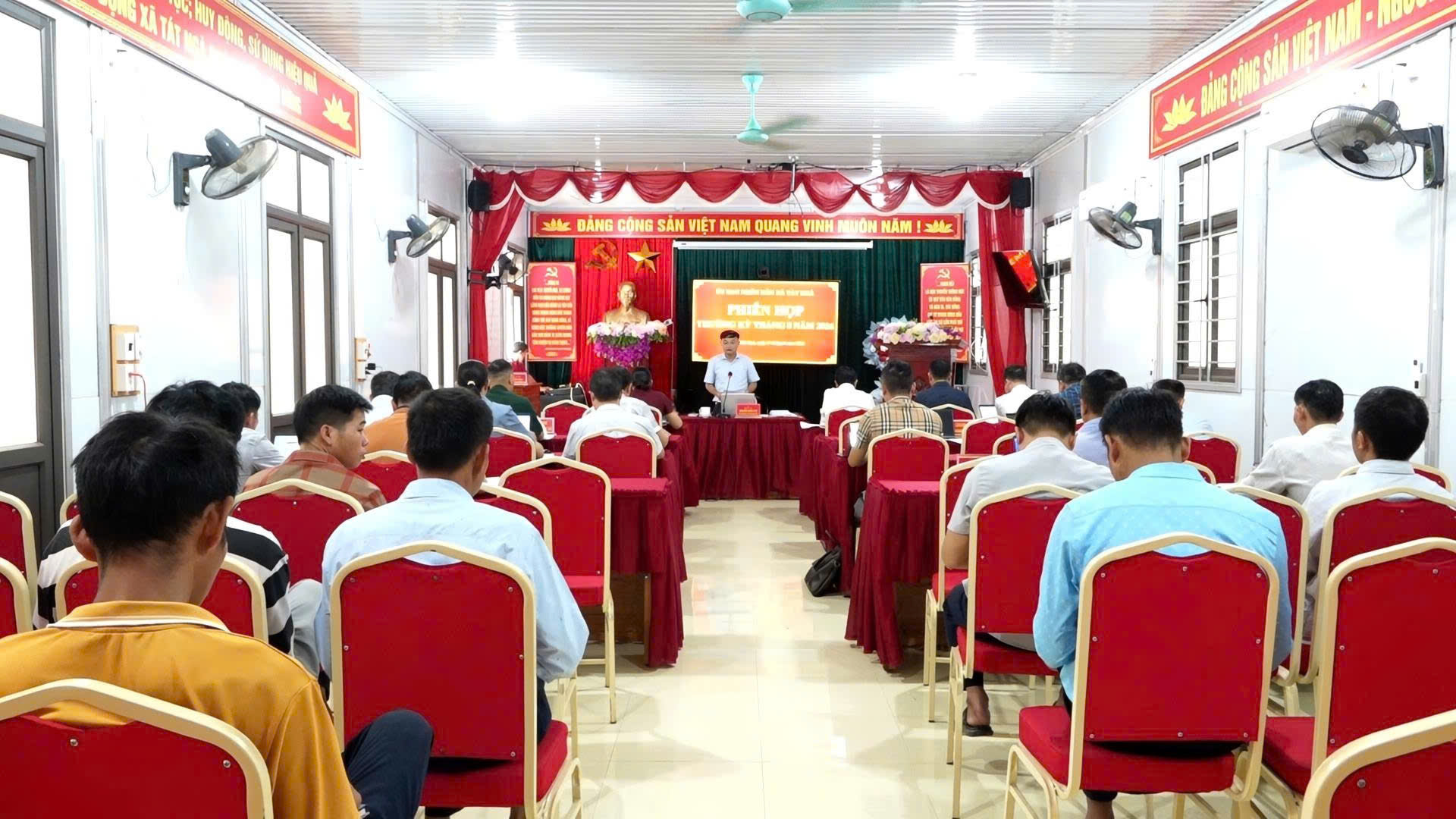 Phiên họp thường kỳ UBND xã Tát Ngà tháng 8 năm 2026
