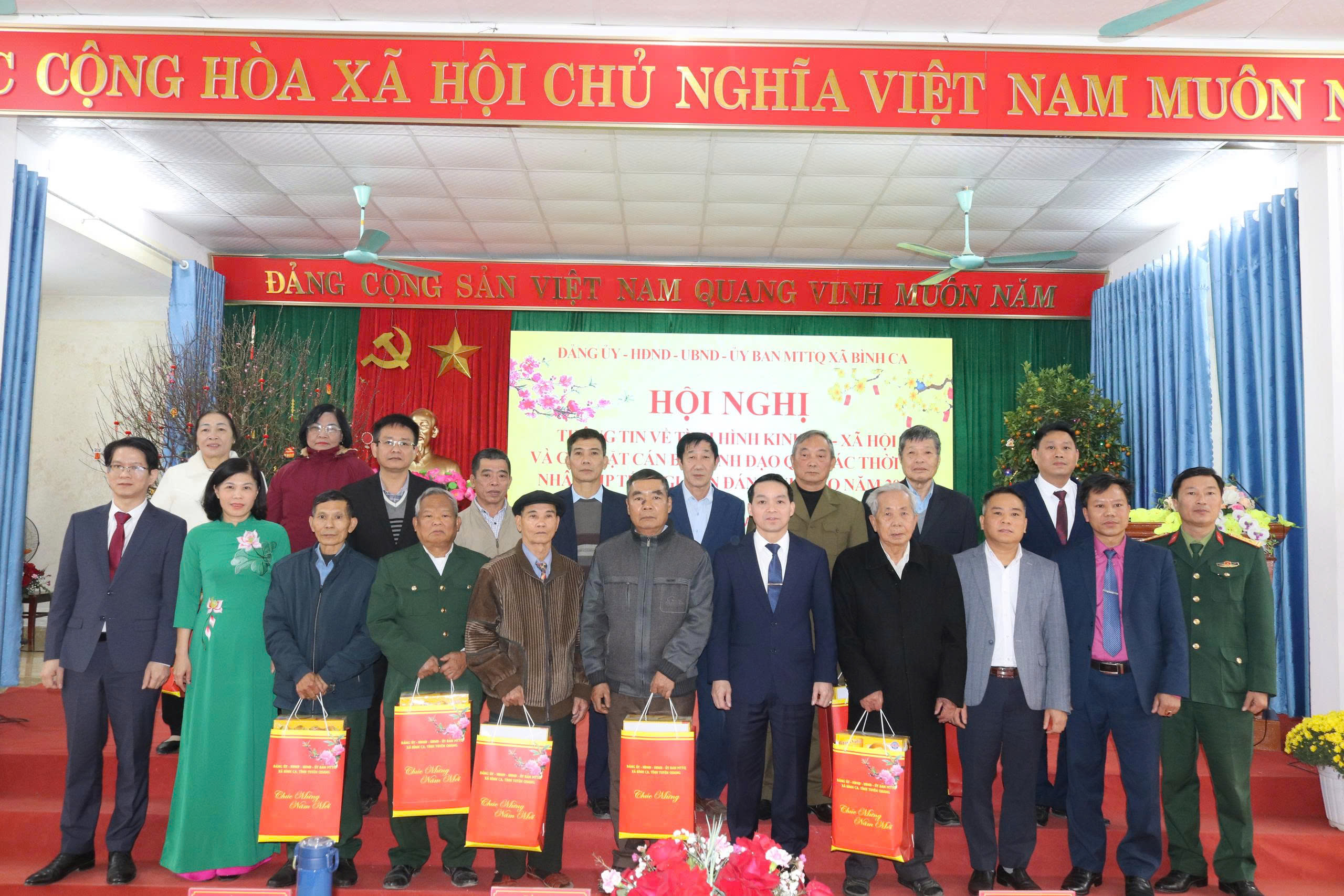 Xã Bình Ca tổ chức Hội nghị thông tin kinh tế - xã hội và gặp mặt cán bộ lãnh đạo qua các thời kỳ nhân dịp Tết Nguyên đán Bính Ngọ năm 2026