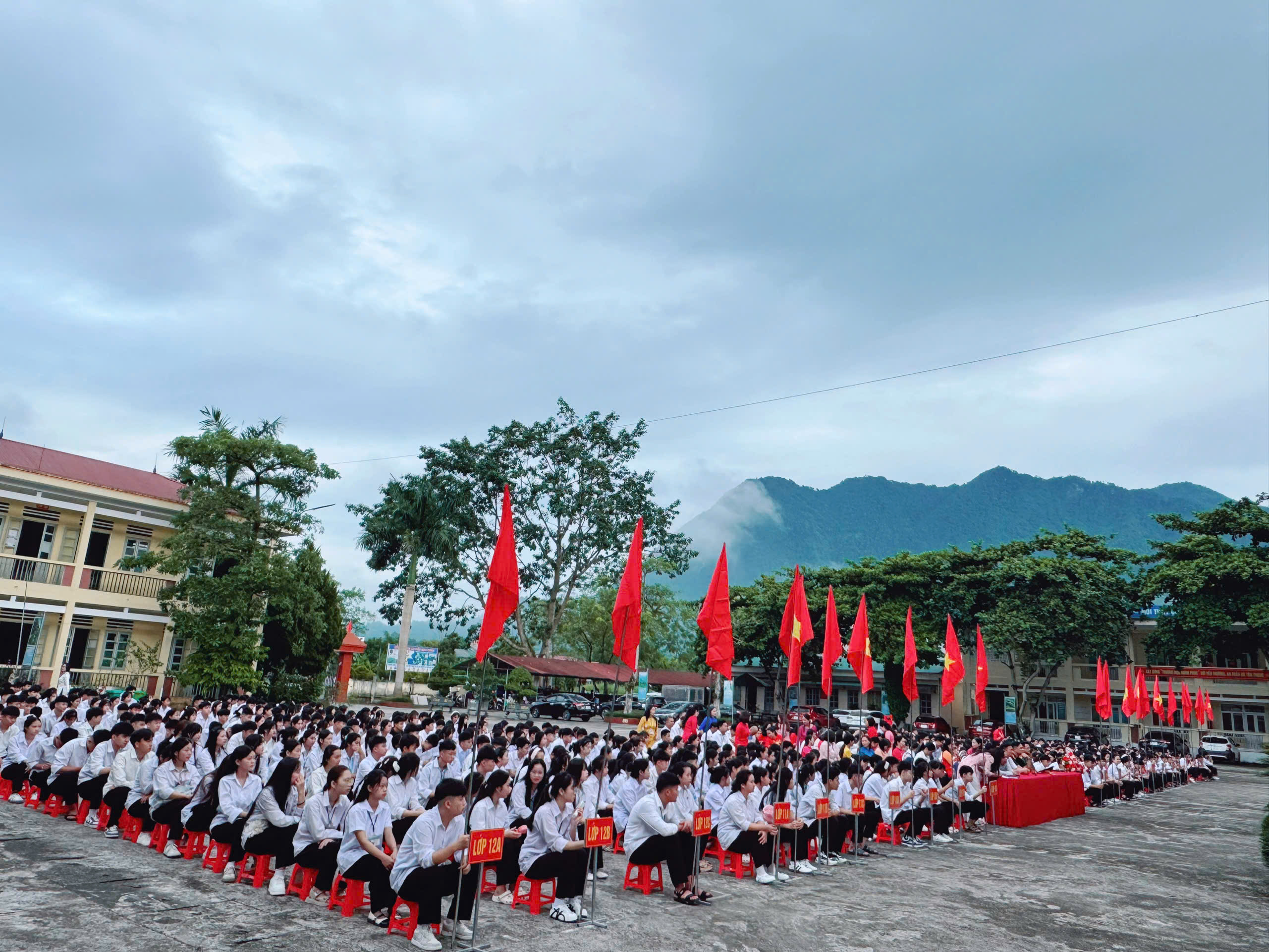 Xã Tùng Bá hòa chung không khí ngày hội khai giảng năm học 2026-2027