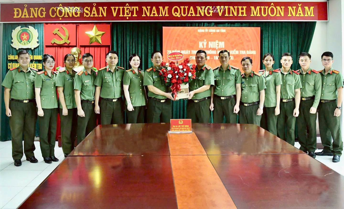 LÃNH ĐẠO CÔNG AN TỈNH CHÚC MỪNG 78 NĂM NGÀY TRUYỀN THỐNG NGÀNH KIỂM TRA ĐẢNG