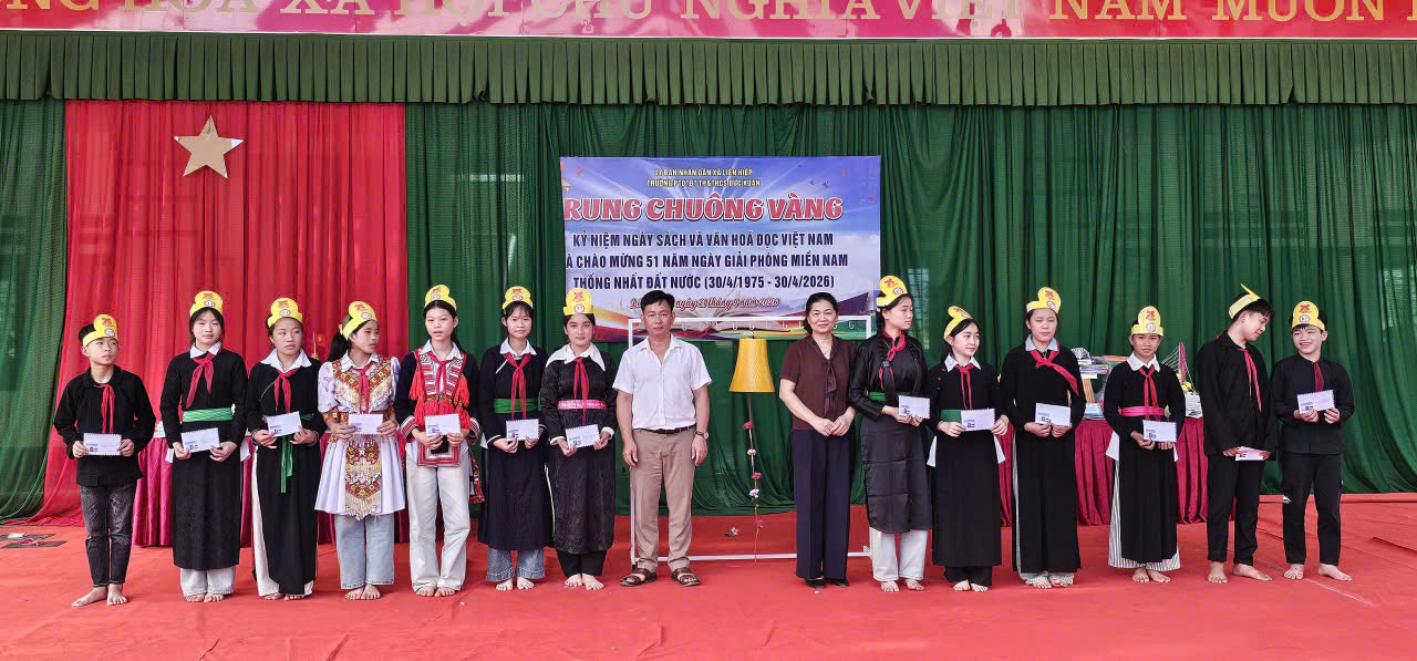 Trường PTDTBT Tiểu học và THCS Đức Xuân tổ chức thành công chương trình “Rung chuông vàng”