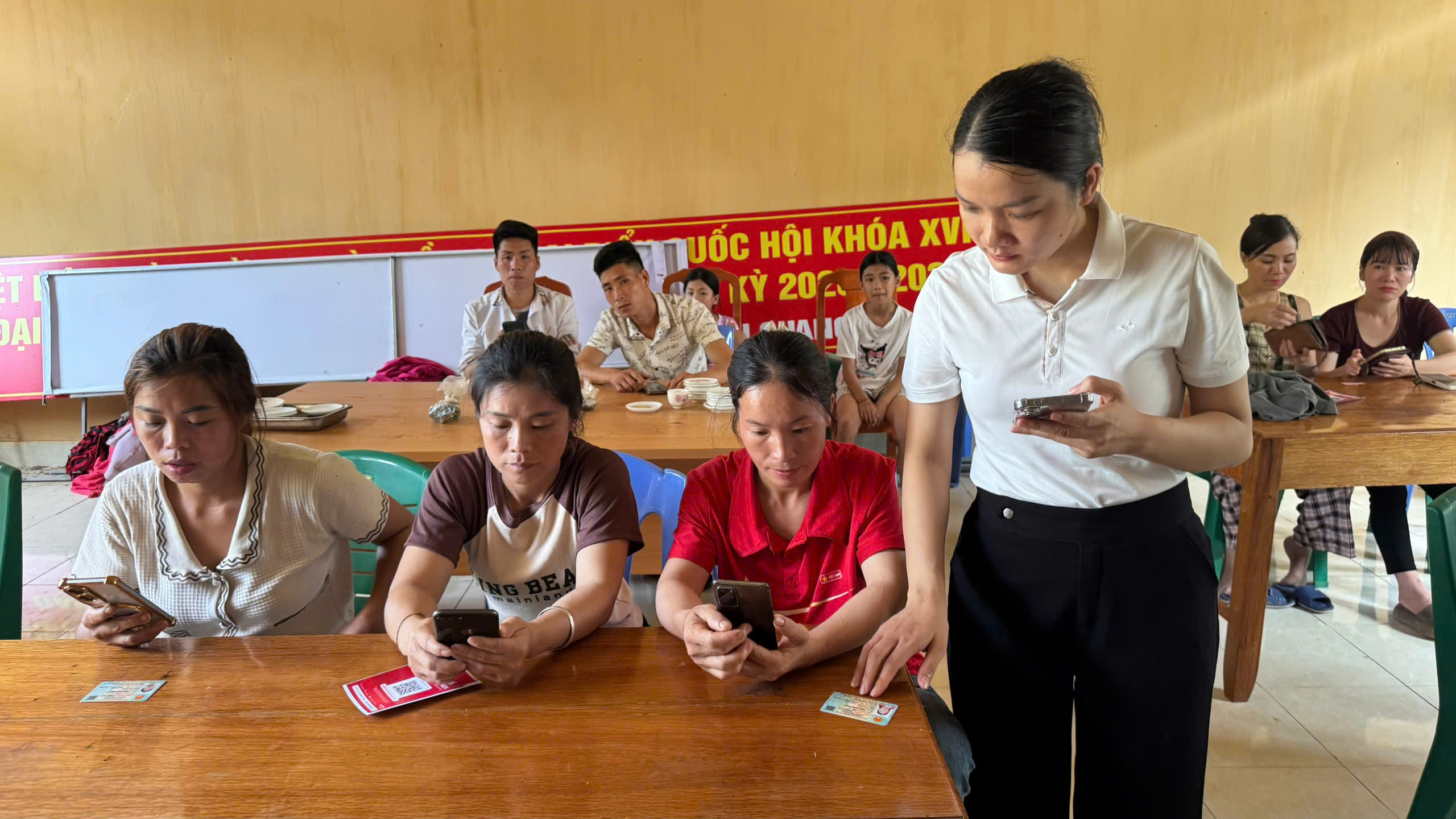Xã Nà Hang tập huấn nghiệp vụ chuyển đổi số cho Tổ công nghệ số cộng đồng và Nhân dân thôn Nà Mỏ; cụm thôn 2, 3, 4; cụm thôn 6, 7, Khuôn Phươn và cụm thôn 5, 8, 9