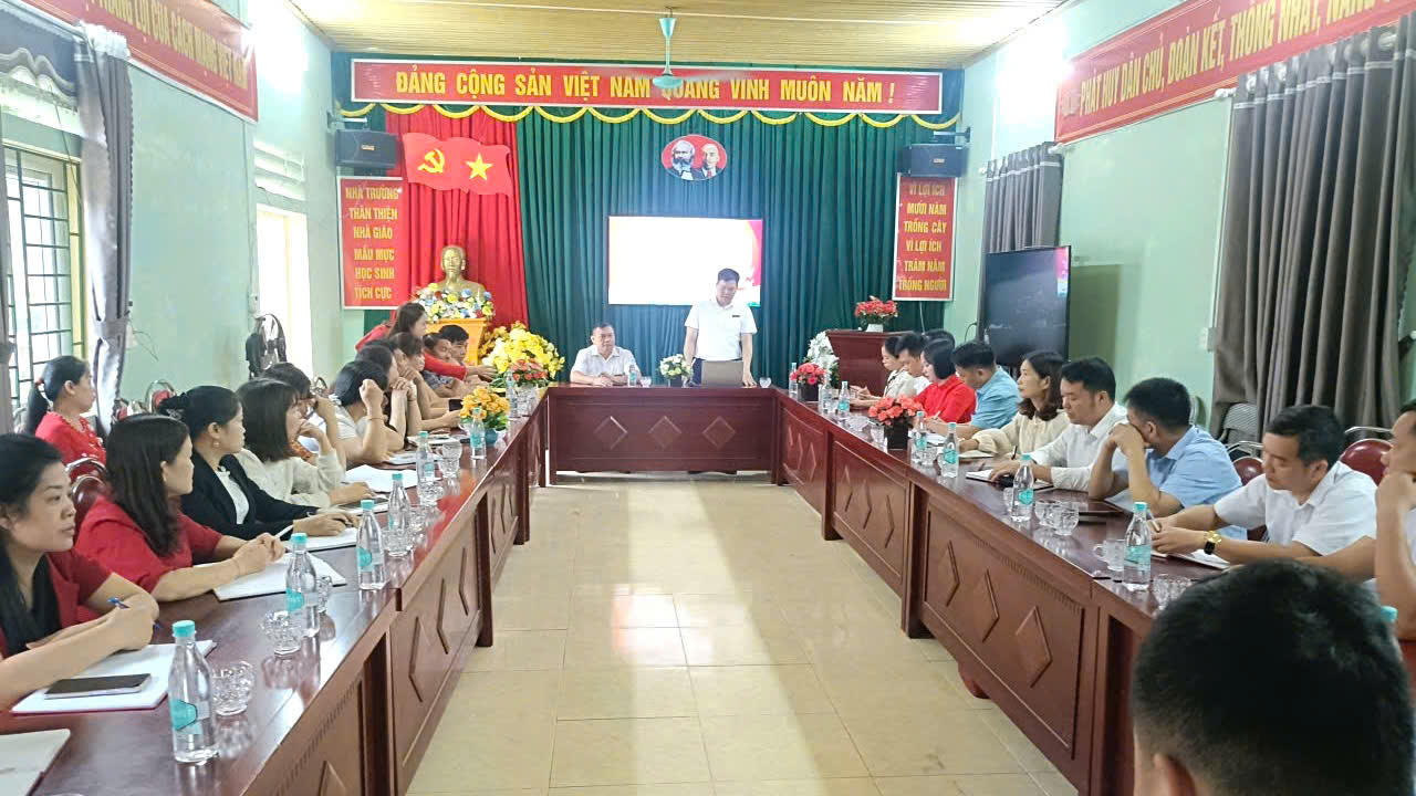 Sôi nổi Hội thảo sinh hoạt chuyên môn Cụm số VIII (THCS) và Cụm số XIII (TH) tại Trường PTDTBT TH&THCS Nà Khương