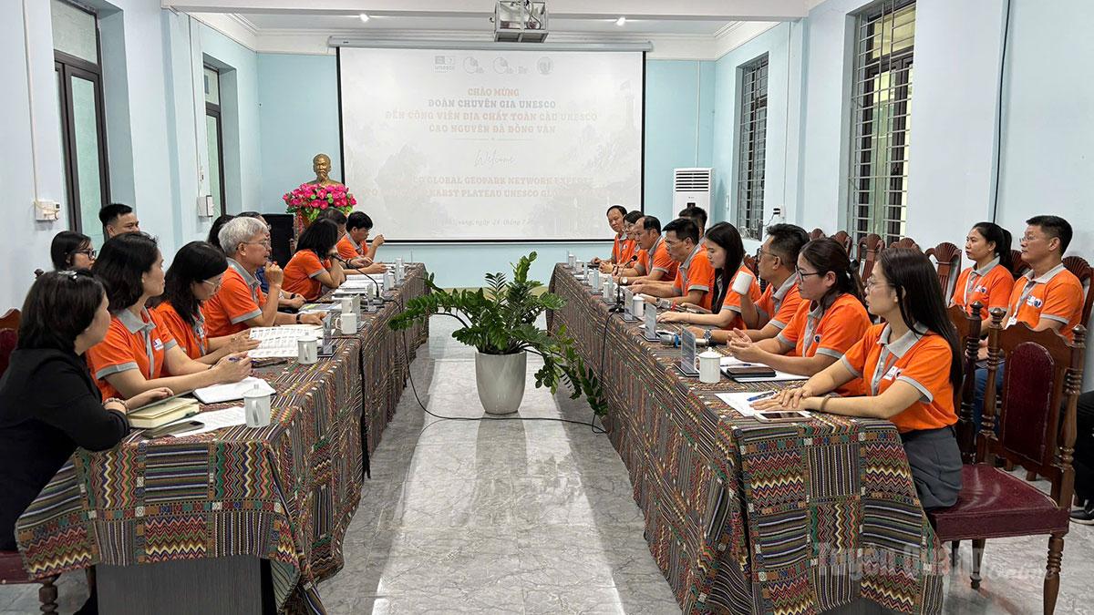 Đoàn chuyên gia UNESCO làm việc về tái đánh giá Công viên địa chất toàn cầu Cao nguyên đá Đồng Văn