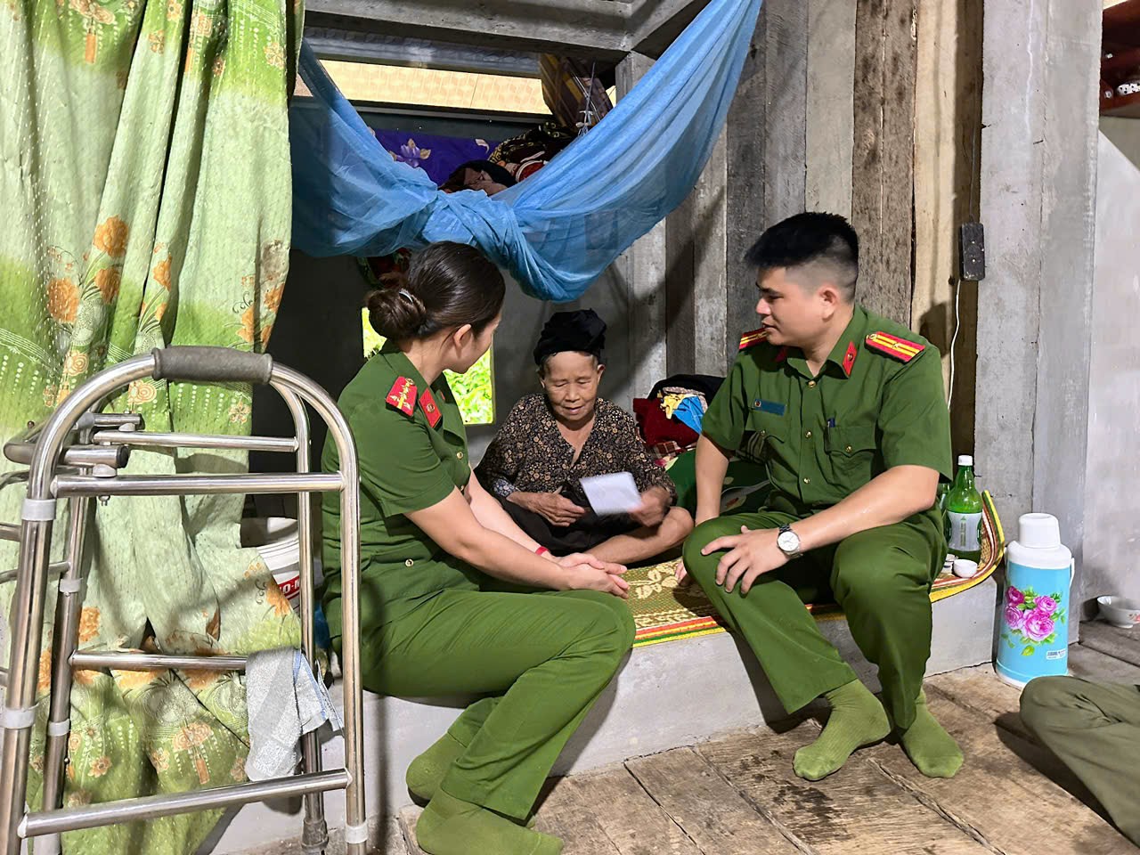 Xã Tùng Bá: Tổ chức các hoạt động kỷ niệm 80 năm Ngày truyền thống CAND