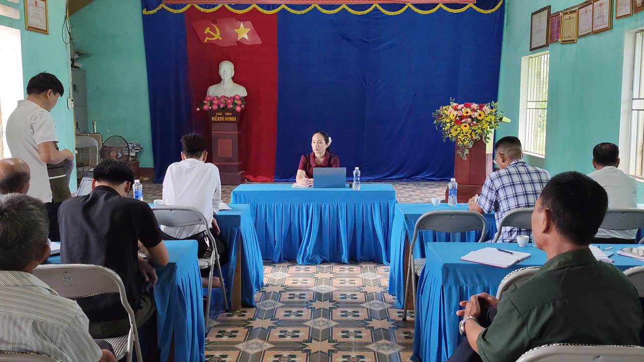 Tổ công tác số 2 của Đảng ủy xã Tiên Yên làm việc với Chi bộ thôn Tân Bể