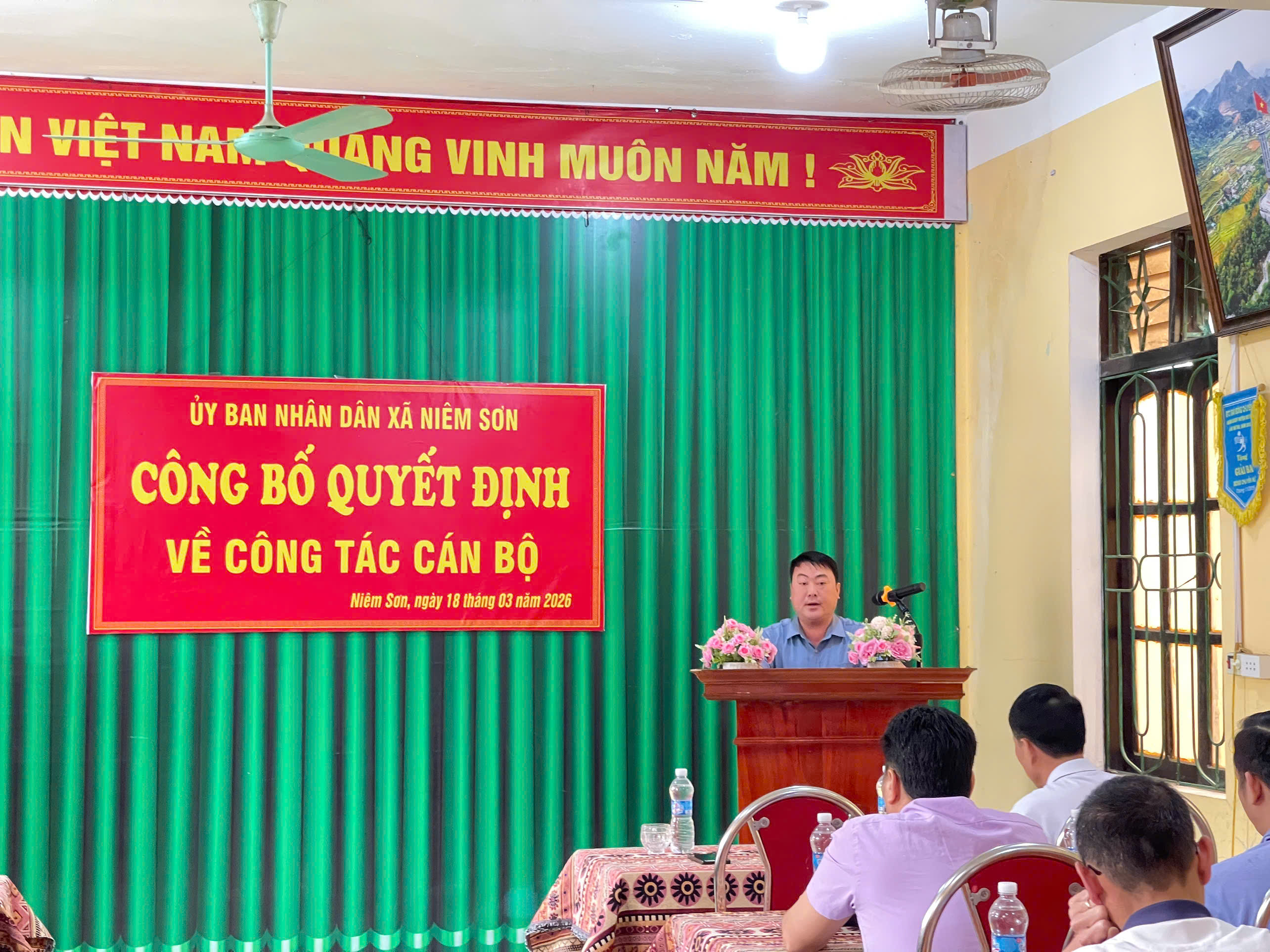 UBND xã Niêm Sơn công bố quyết định về công tác Cán bộ