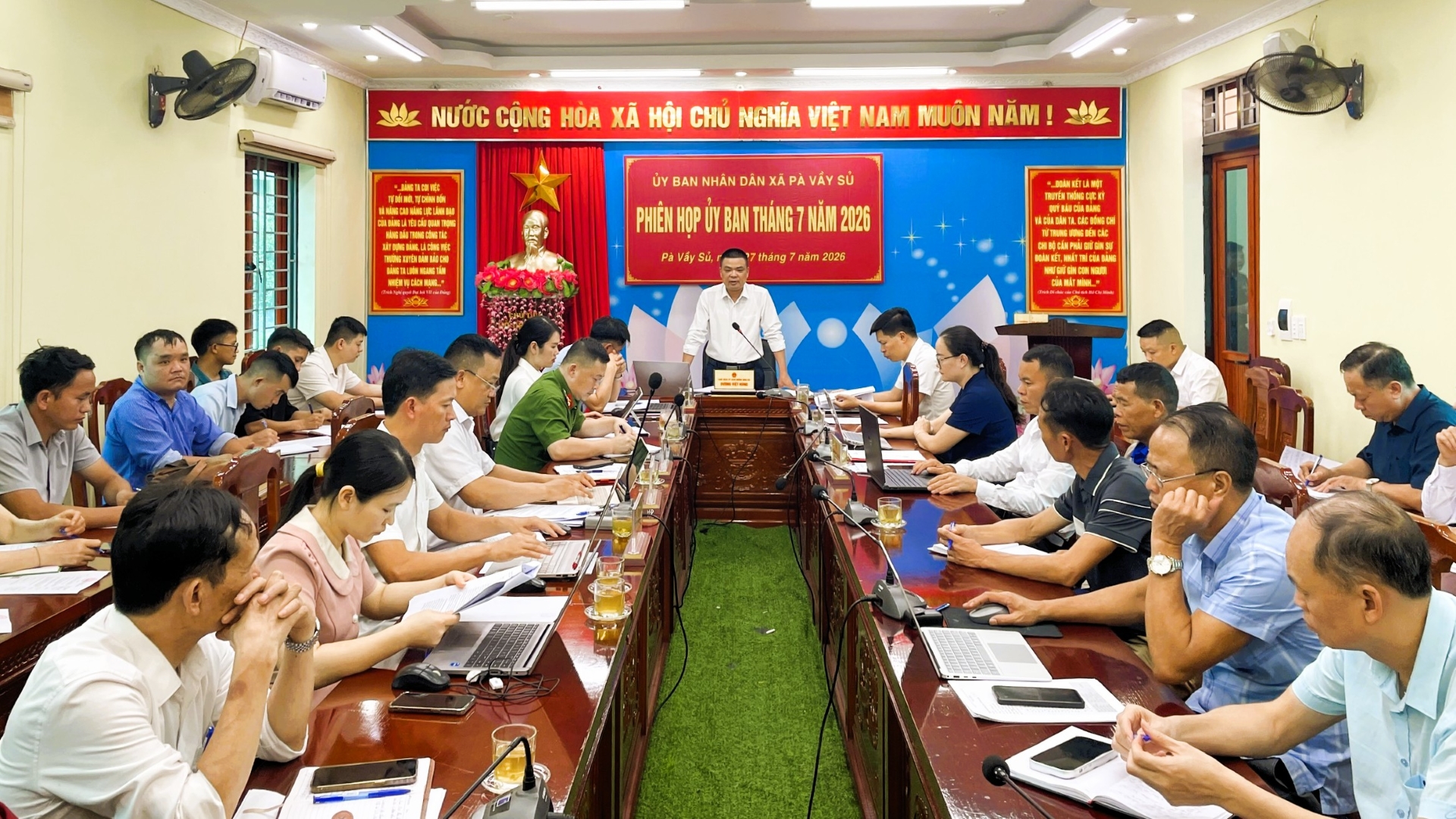 phi&ecirc;n họp UBND x&atilde; T7 (2).jpg