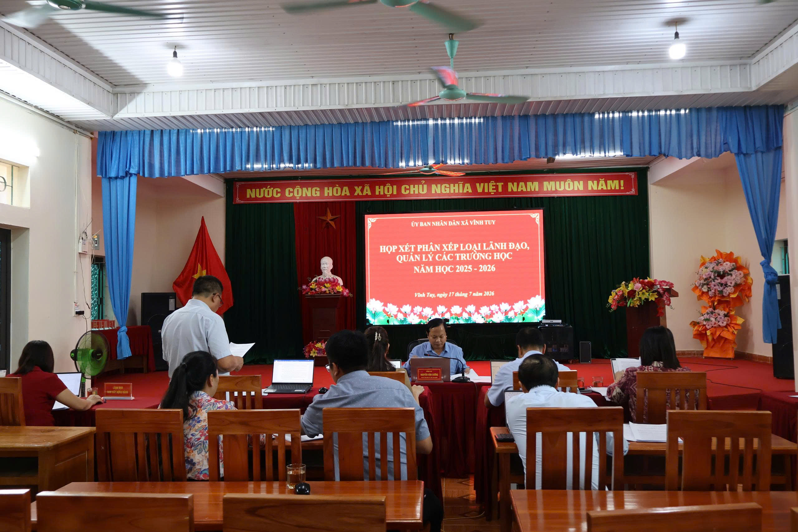 Đánh giá cb quản lý giữa.jpg