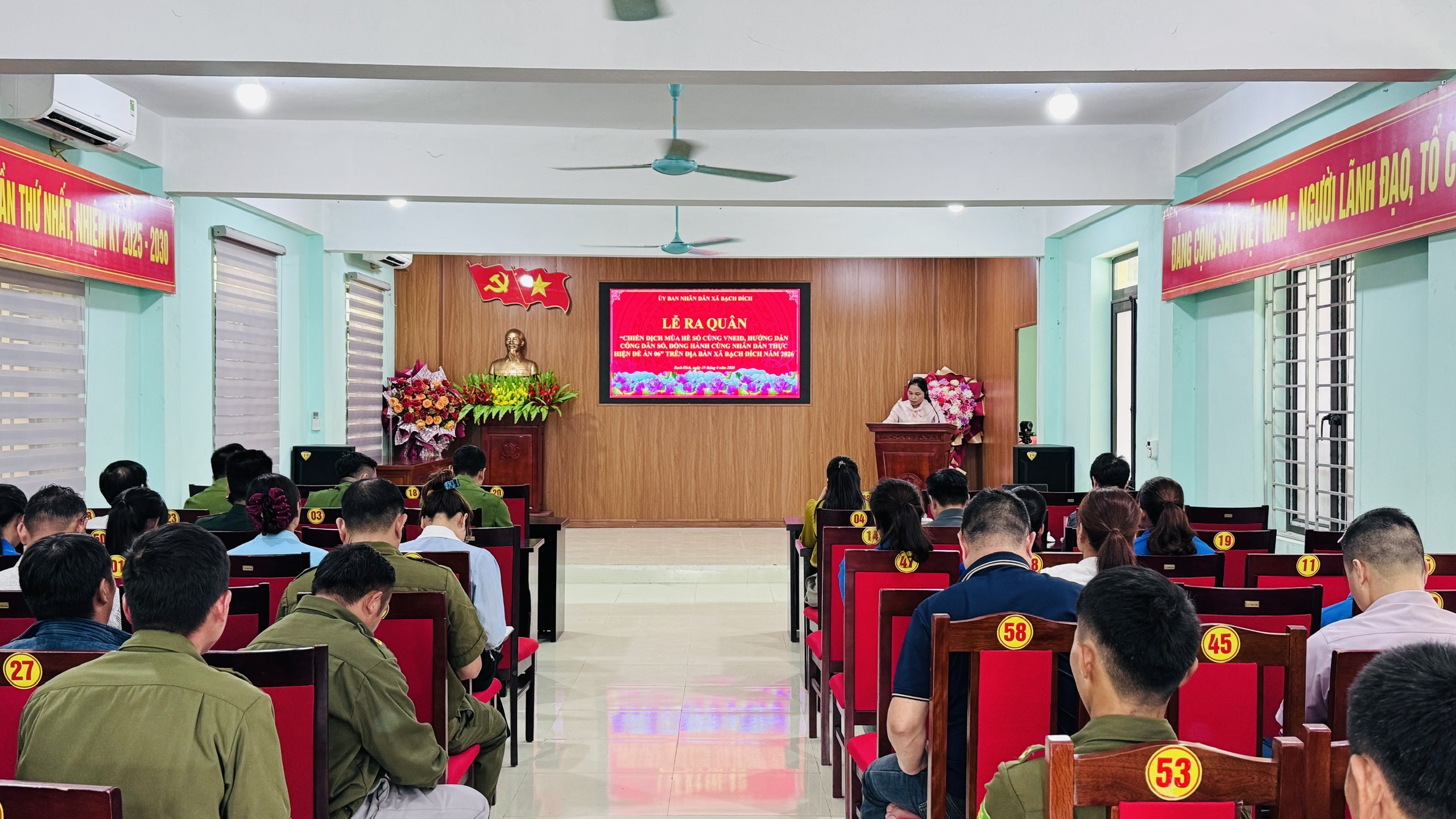 XÃ BẠCH ĐÍCH RA QUÂN “CHIẾN DỊCH MÙA HÈ SỐ CÙNG VNeID”, ĐỒNG HÀNH CÙNG NHÂN DÂN THỰC HIỆN ĐỀ ÁN 06