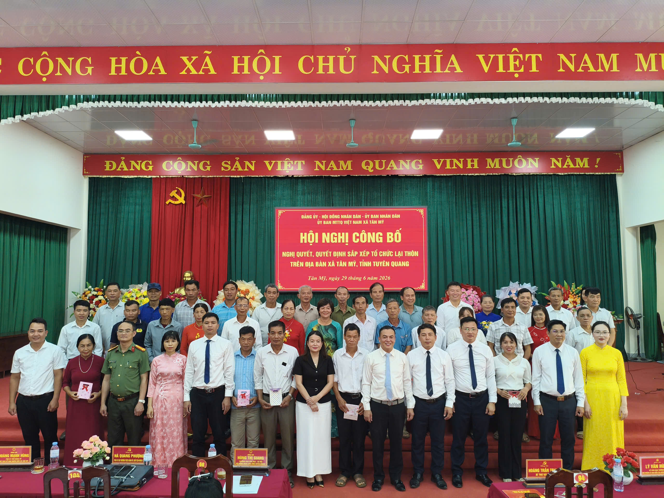 XÃ TÂN MỸ: TỔ CHỨC THÀNH CÔNG HỘI NGHỊ CÔNG BỐ NGHỊ QUYẾT, QUYẾT ĐỊNH SẮP XẾP TỔ CHỨC LẠI THÔN VÀ CÔNG TÁC NHÂN SỰ