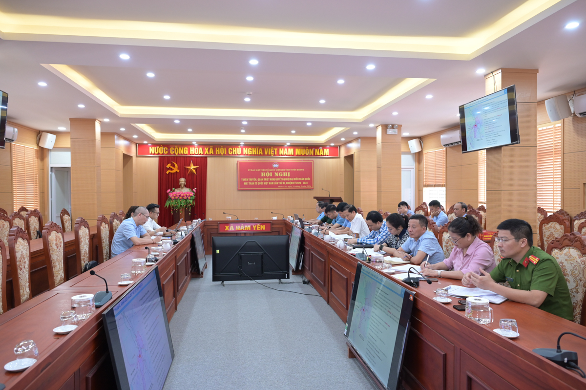 Ban Thường vụ Đảng ủy xã Hàm Yên làm việc với đơn vị tư vấn về lập nhiệm vụ quy hoạch đến năm 2050