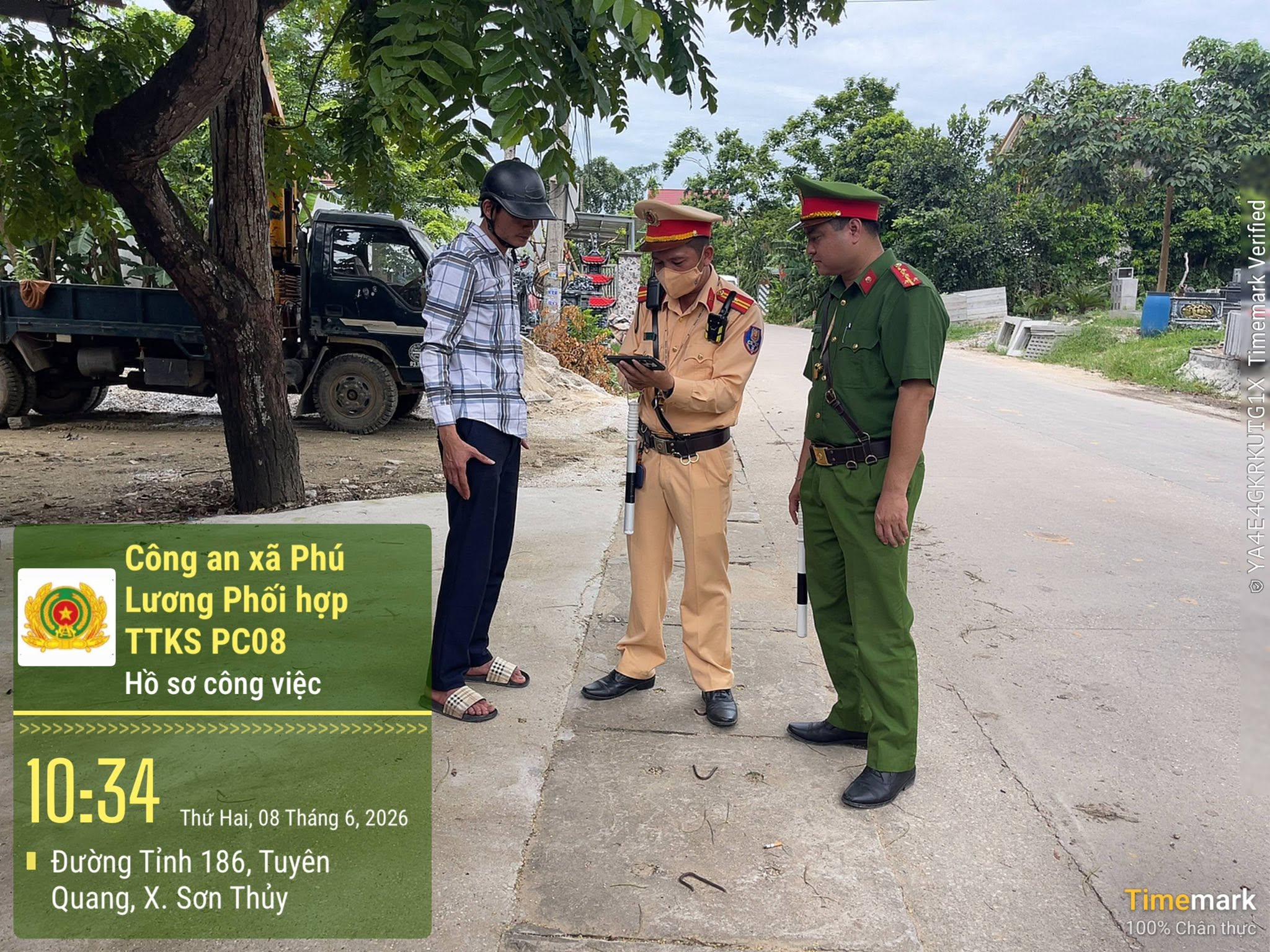 CÔNG AN XÃ PHÚ LƯƠNG TĂNG CƯỜNG PHỐI HỢP TUẦN TRA, KIỂM SOÁT BẢO ĐẢM TRẬT TỰ AN TOÀN GIAO THÔNG