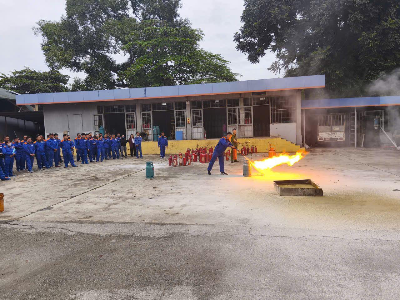 HỘI NGHỊ HUẤN LUYỆN, BỒI DƯỠNG NGHIỆP VỤ PCCC VÀ CNCH NĂM 2025