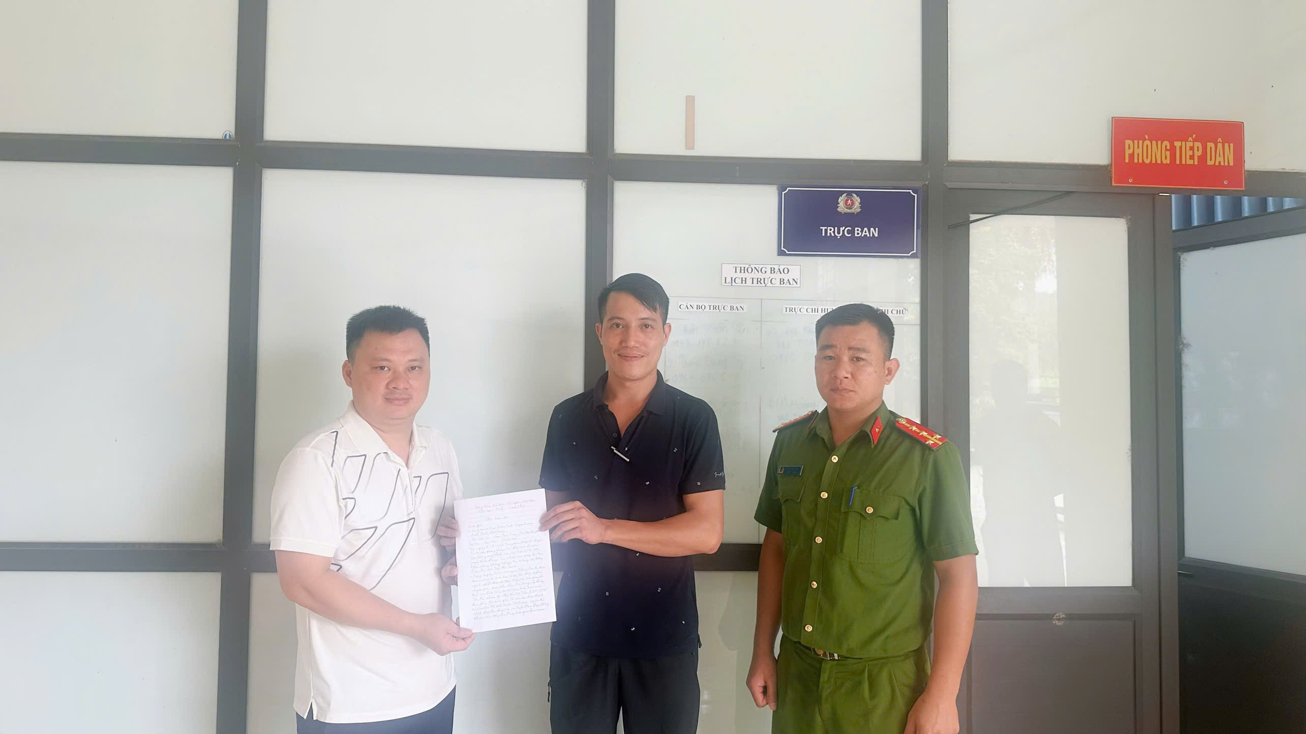 KIM BÌNH - GIÁO VIÊN NHẶT ĐƯỢC 6 TRIỆU ĐỒNG, TRAO TRẢ NGƯỜI ĐÁNH MẤT