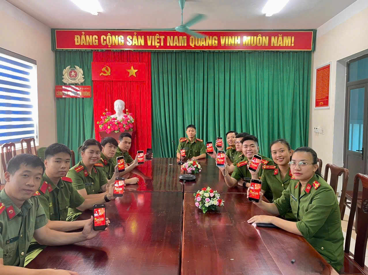 CHI ĐOÀN THANH NIÊN CÔNG AN PHƯỜNG AN TƯỜNG TỔ CHỨC CHÀO CỜ, SINH HOẠT KỶ NIỆM QUỐC KHÁNH 2/9