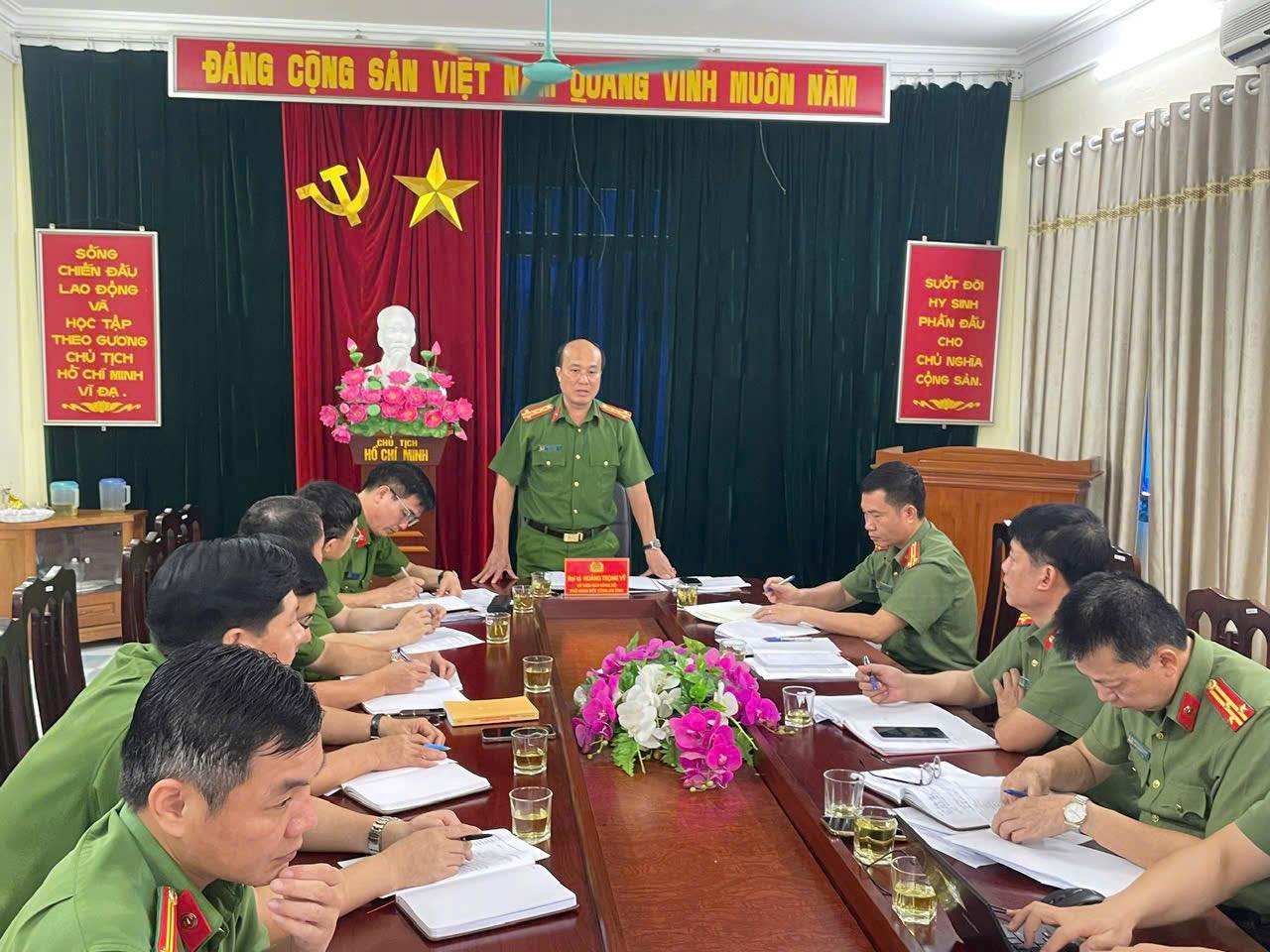  LÃNH ĐẠO CÔNG AN TỈNH LÀM VIỆC VỚI TRẠI TẠM GIAM SỐ 1