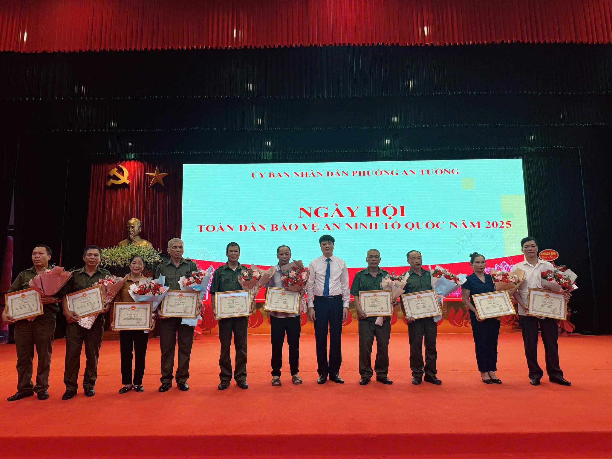 PHƯỜNG AN TƯỜNG TỔ CHỨC THÀNH CÔNG NGÀY HỘI TOÀN DÂN BẢO VỆ AN NINH TỔ QUỐC VÀ DIỄN ĐÀN “CÔNG AN LẮNG NGHE Ý KIẾN NHÂN DÂN” NĂM 2025