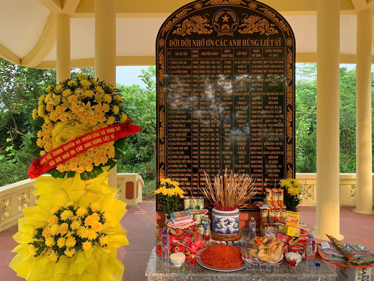 viedensg nghĩa trang thờ.jpg