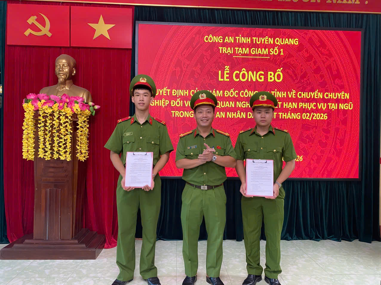 TRẠI TẠM GIAM SỐ 1 CÔNG BỐ QUYẾT ĐỊNH CHUYỂN SANG CHẾ ĐỘ PHỤC VỤ CHUYÊN NGHIỆP