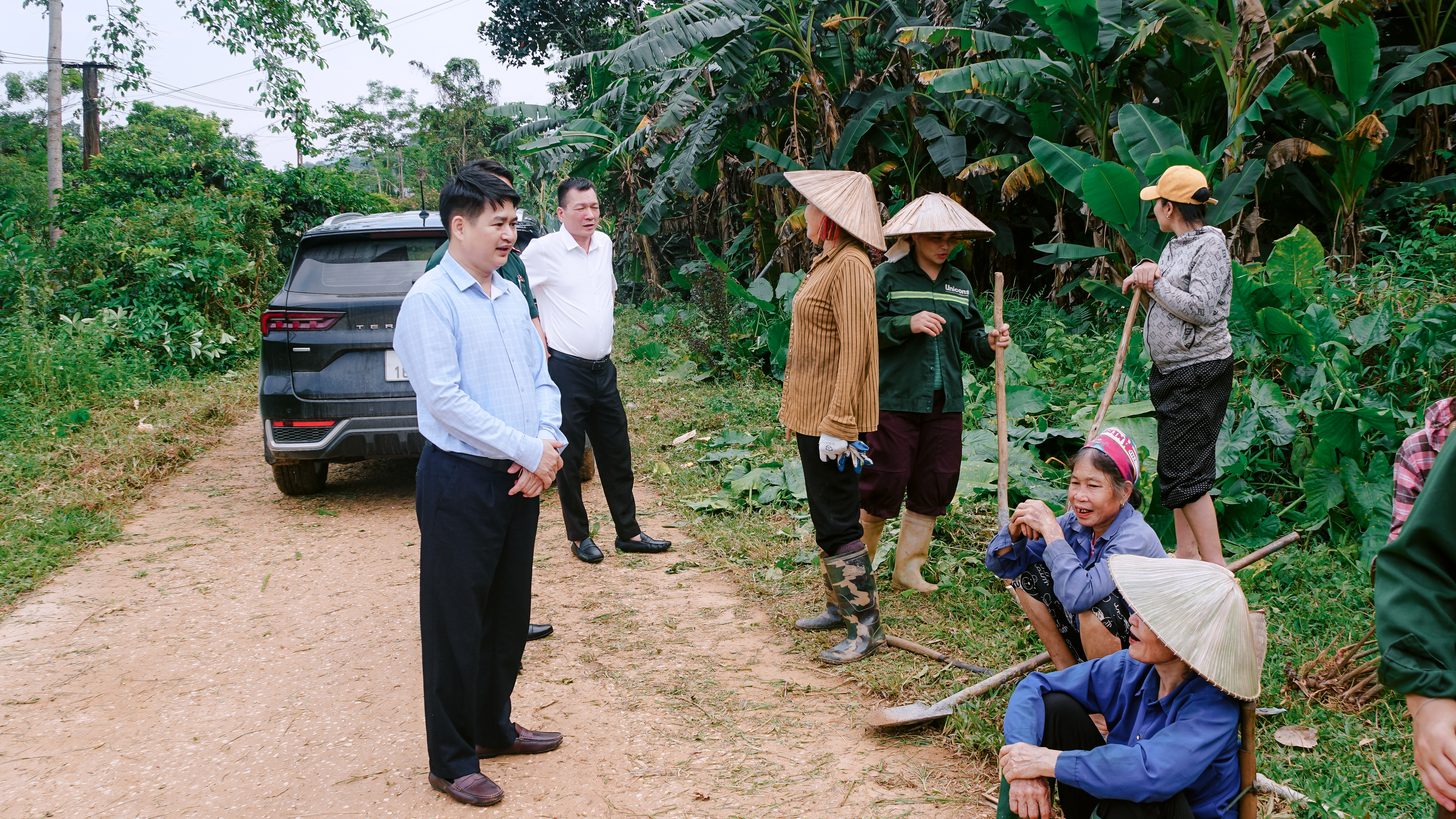 Thôn Kem, xã Tiên Yên ra quân phát dọn đường làng, ngõ xóm