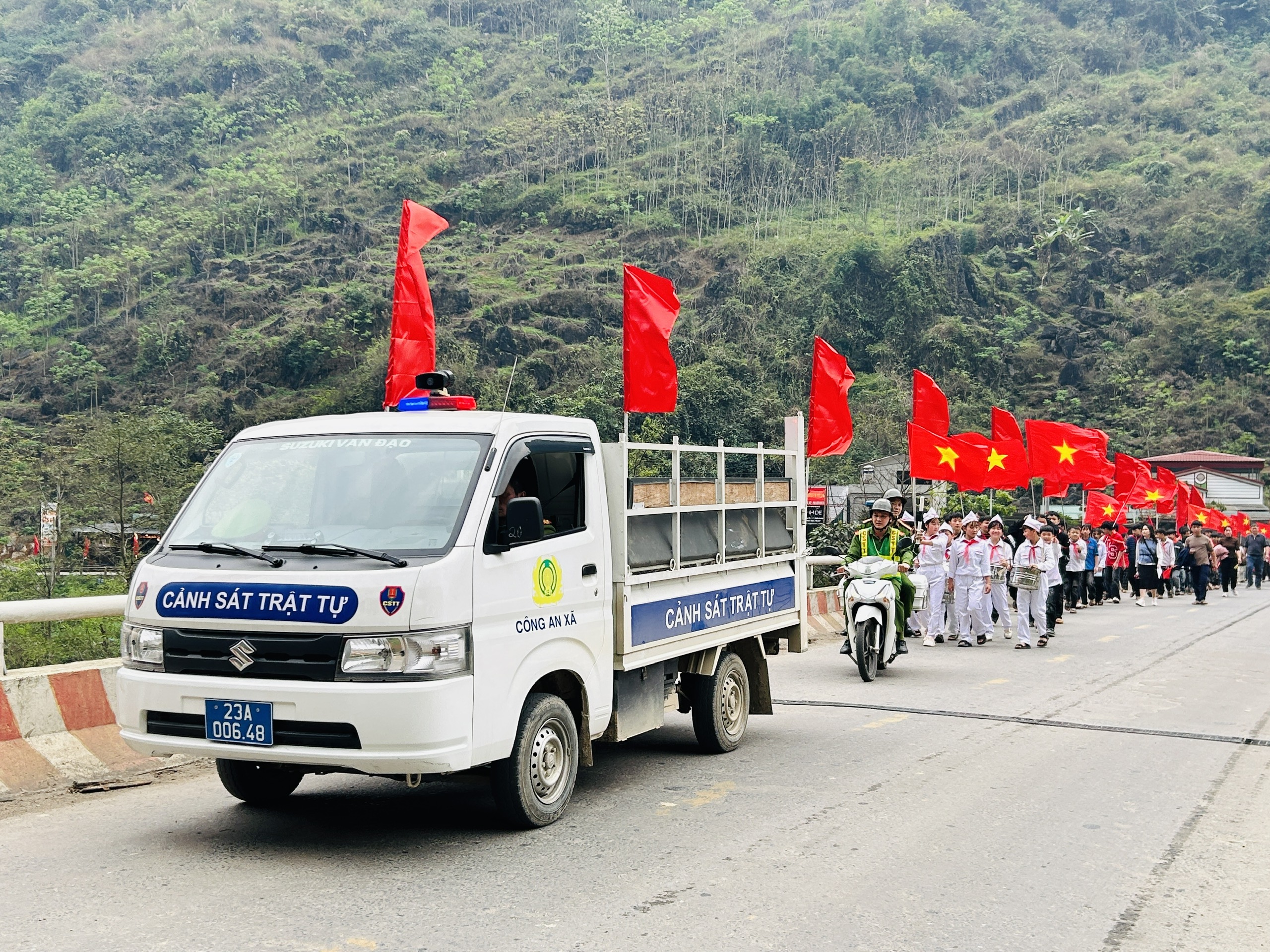 TUỔI TRẺ XÃ CÁN TỶ TIẾP TỤC ĐẨY MẠNH CỔ ĐỘNG, TUYÊN TRUYỀN CHÀO MỪNG CUỘC BẦU CỬ ĐẠI BIỂU QUỐC HỘI KHÓA XVI VÀ ĐẠI BIỂU HĐND CÁC CẤP NHIỆM KỲ 2026 – 2031