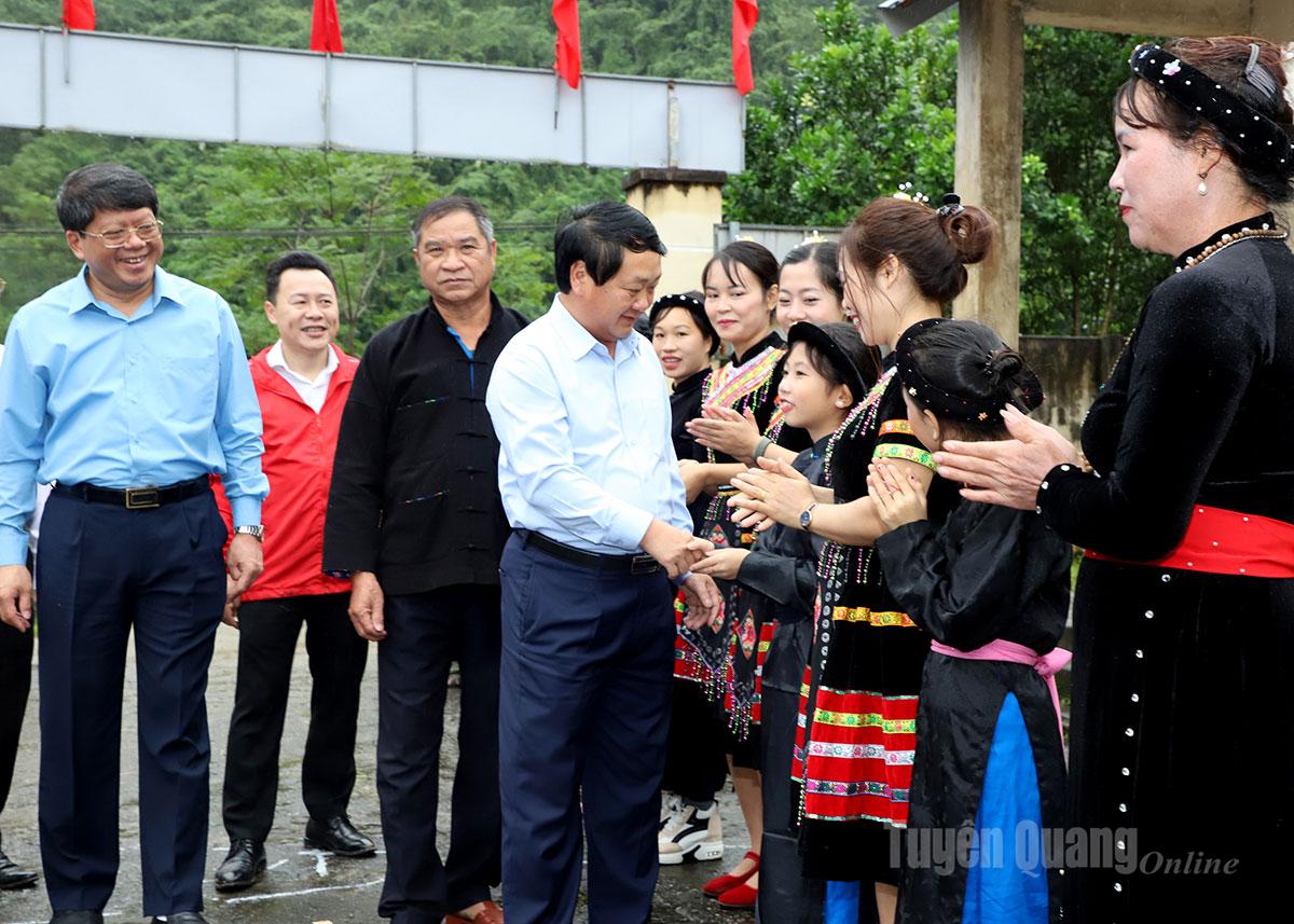 Bí thư Tỉnh ủy Hầu A Lềnh: Thôn Bản Hình tiếp tục phát huy tinh thần, sức mạnh đại đoàn kết, tương trợ lẫn nhau trong đời sống