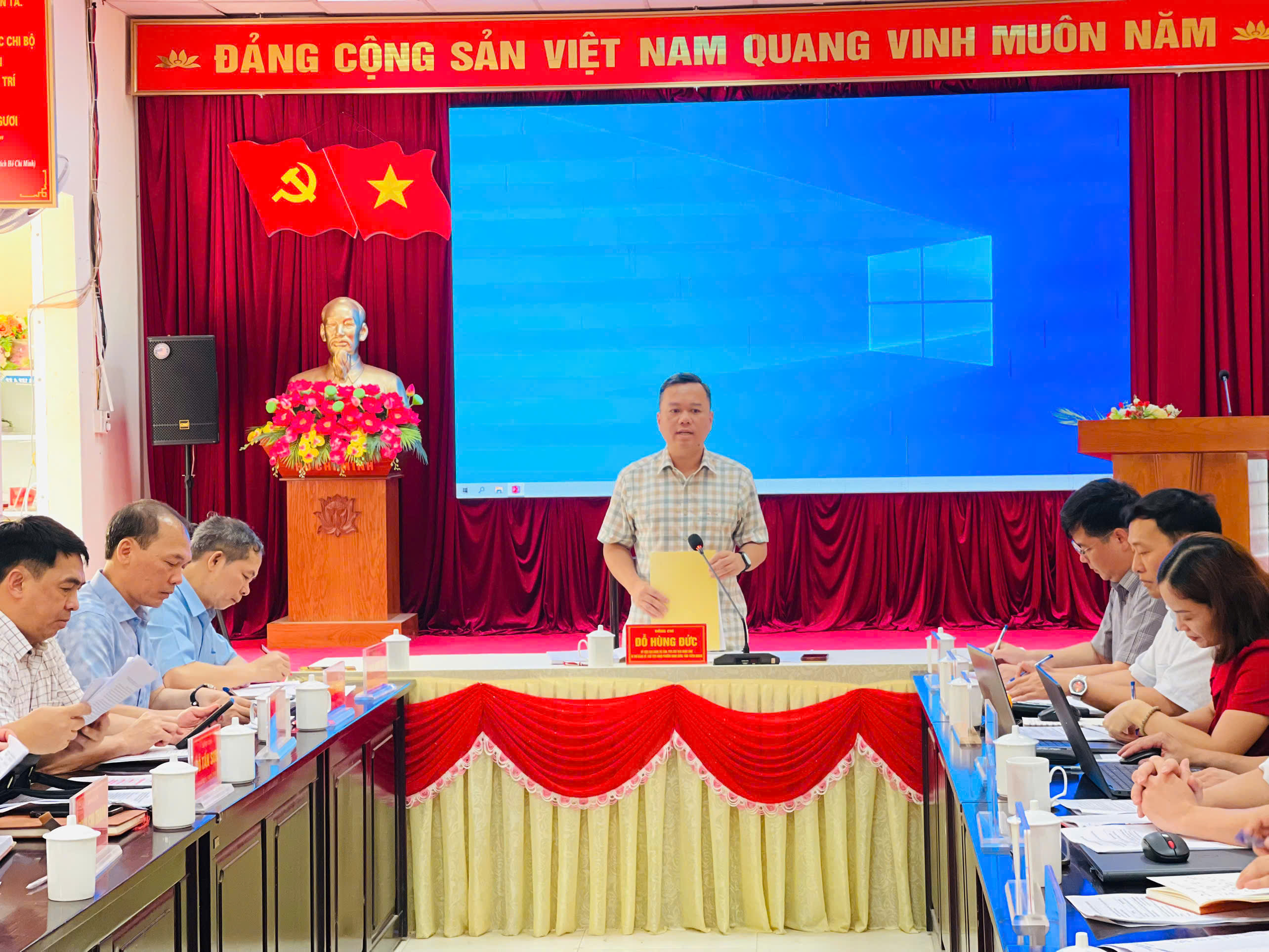 ĐỒNG CHÍ PHÓ CHỦ TỊCH UBND TỈNH ĐỖ HÙNG ĐỨC LÀM VIỆC TẠI XÃ MINH TÂN 