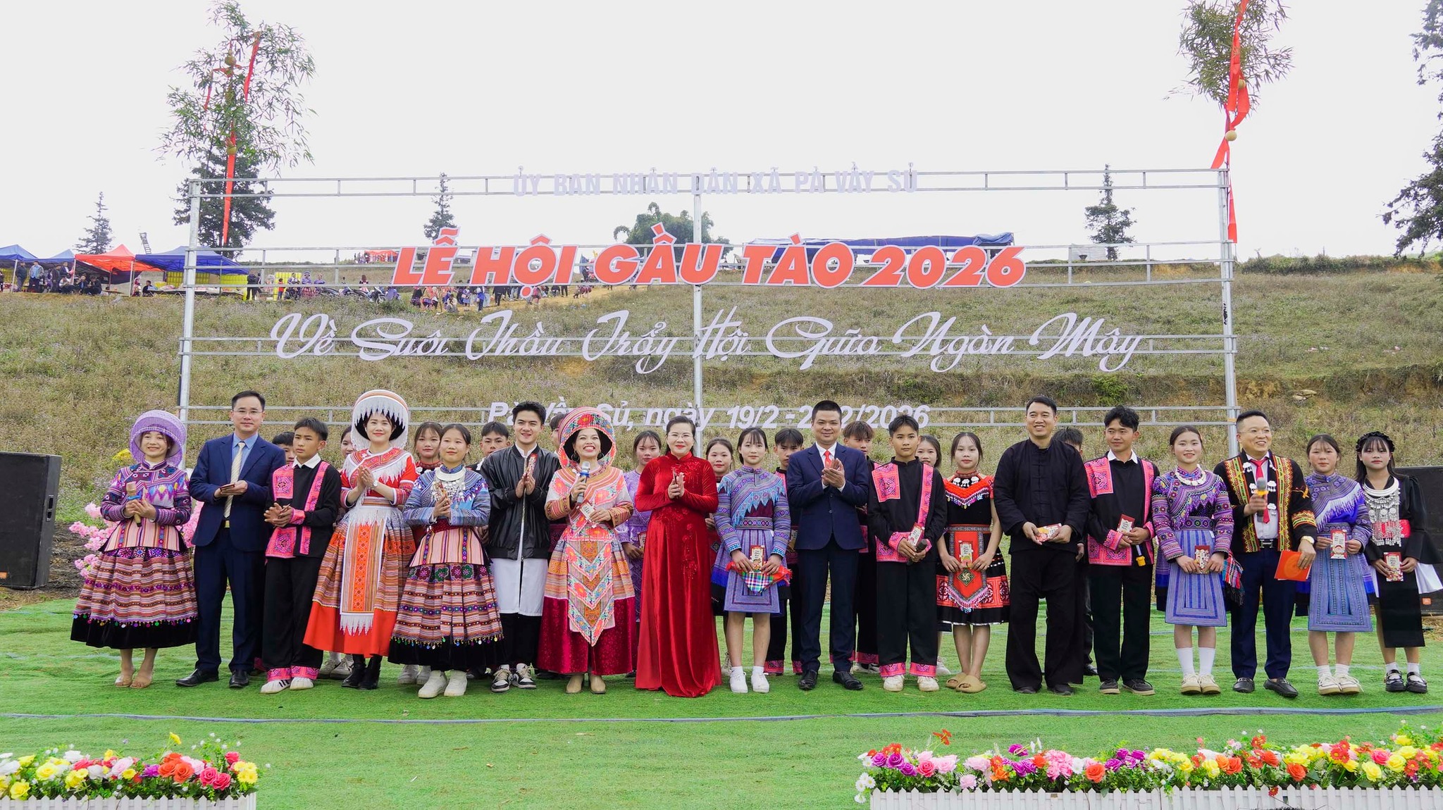 Vui trẩy hội Gầu Tào Pà Vầy Sủ trên thảo nguyên Suôi Thầu dịp Tết