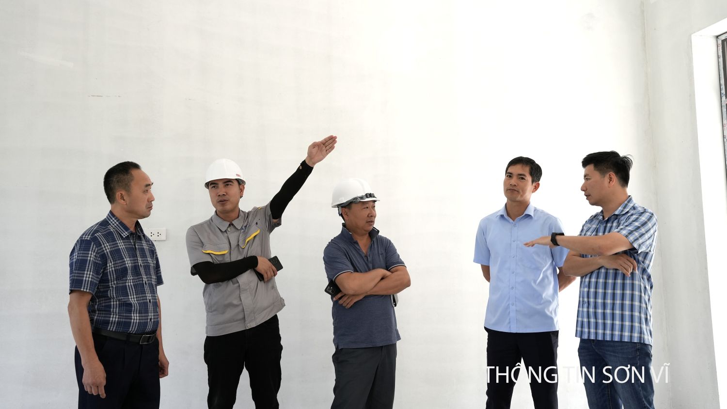 Lãnh đạo xã Sơn Vĩ kiểm tra tiến độ xây dựng Trường Phổ thông nội trú liên cấp
