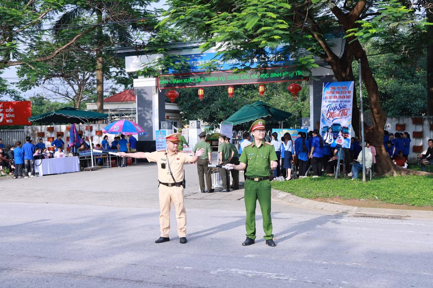 NHỮNG HÌNH ẢNH ĐẦU TIÊN VỀ KỲ THI TỐT NGHIỆP THPT TRÊN ĐỊA BÀN TỈNH TUYÊN QUANG