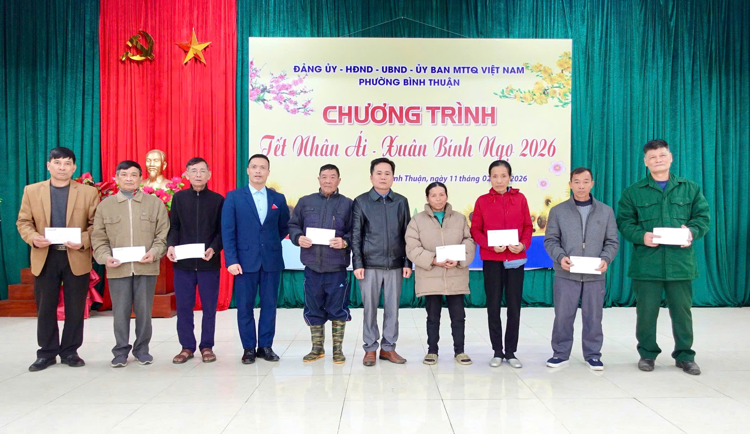 Phường Bình Thuận chung tay chăm lo Tết cho các hộ có hoàn cảnh khó khăn