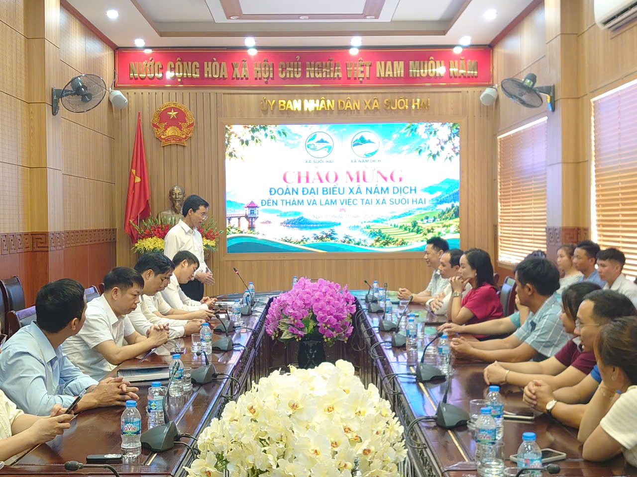 ĐOÀN CÔNG TÁC XÃ NẬM DỊCH THAM QUAN, HỌC TẬP KINH NGHIỆM PHÁT TRIỂN KINH TẾ - XÃ HỘI TẠI THÀNH PHỐ HÀ NỘI VÀ TỈNH TUYÊN QUANG