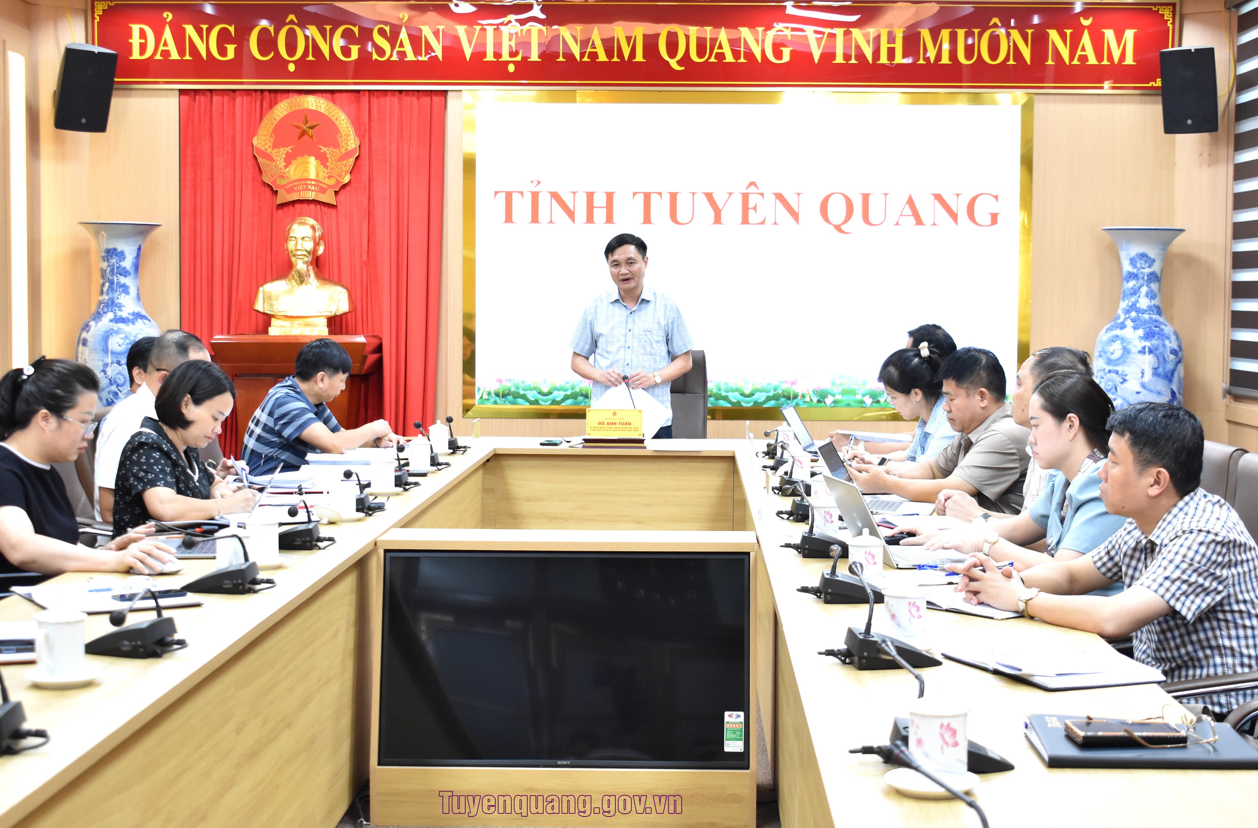 Tập trung hoàn thiện Đề án tổ chức lại các Trung tâm Y tế khu vực