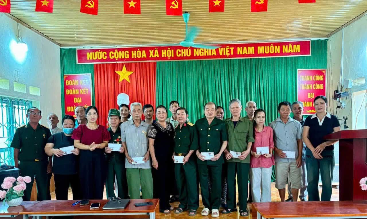 TỔ DÂN PHỐ 3 PHỐI HỢP BAN CÔNG TÁC MẶT TRẬN TỔ CHỨC GẶP MẶT, TRI ÂN CÁC GIA ĐÌNH CHÍNH SÁCH.