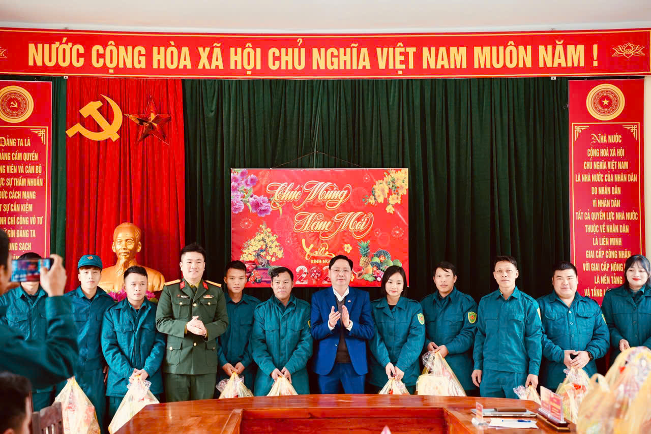 BÍ THƯ ĐẢNG ỦY TĂNG TRUNG IN THĂM, CHÚC TẾT LỰC LƯỢNG DQTV VÀ KIỂM TRA ĐIỀU KIỆN LÀM VIỆC TẠI TRỤ SỞ MỚI