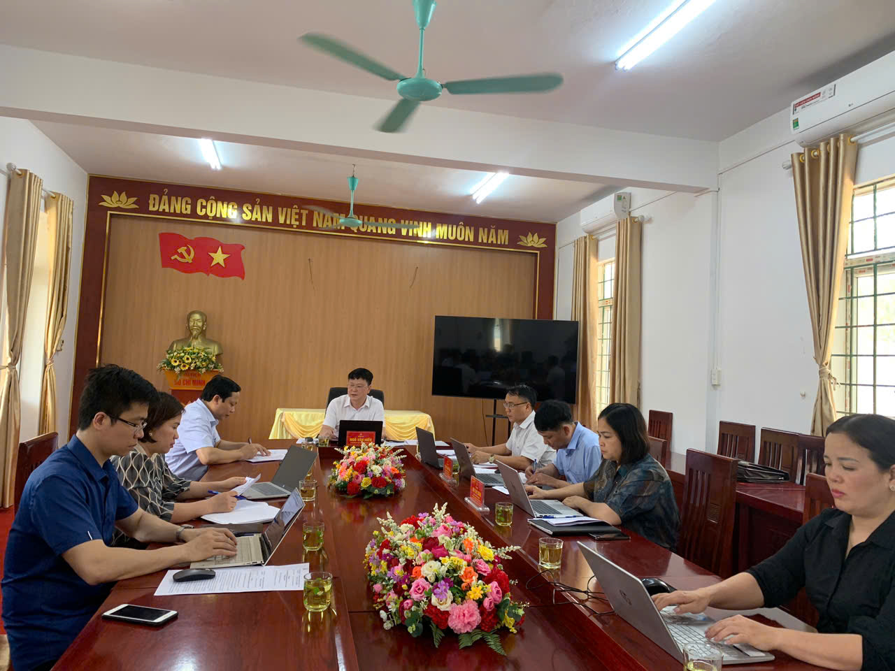 Họp HĐND x&atilde;2.jpg