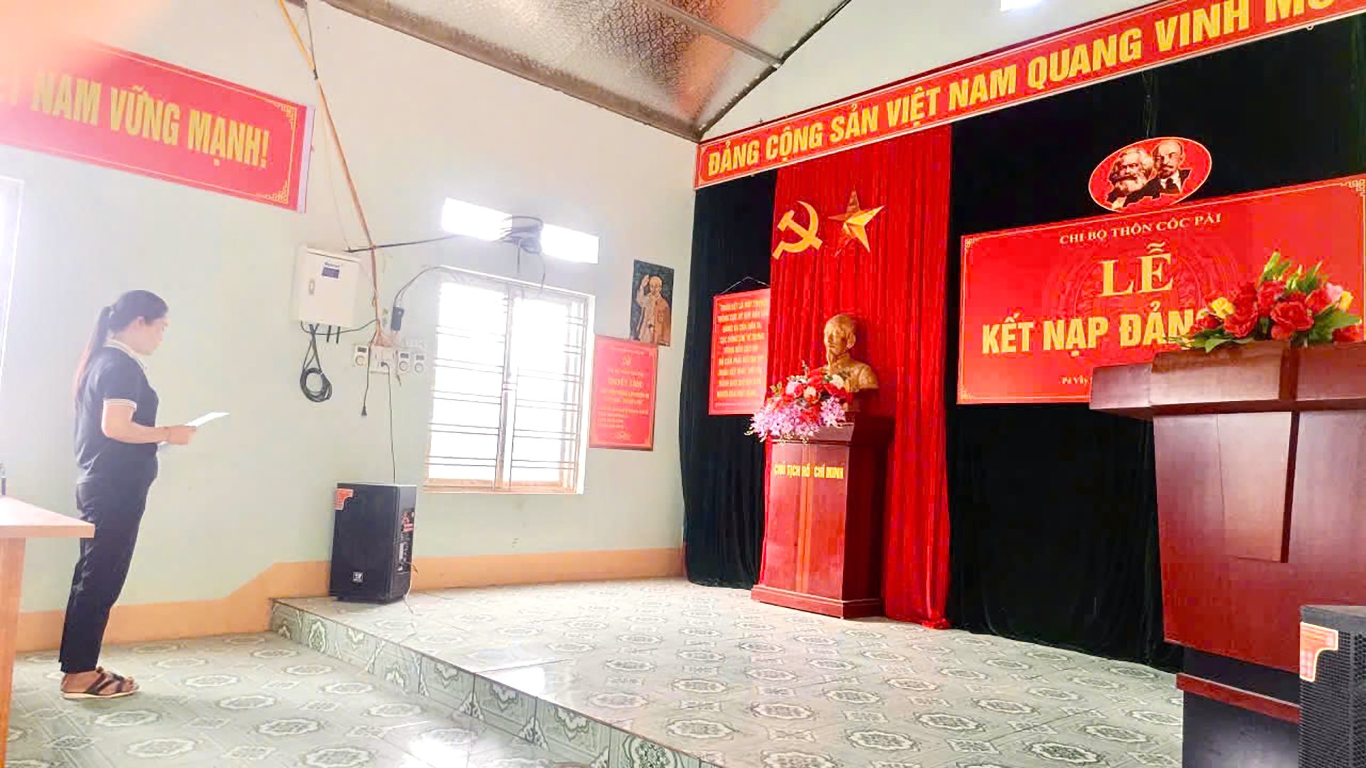 Chi bộ thôn Cốc Pài tổ chức Lễ kết nạp đảng viên mới