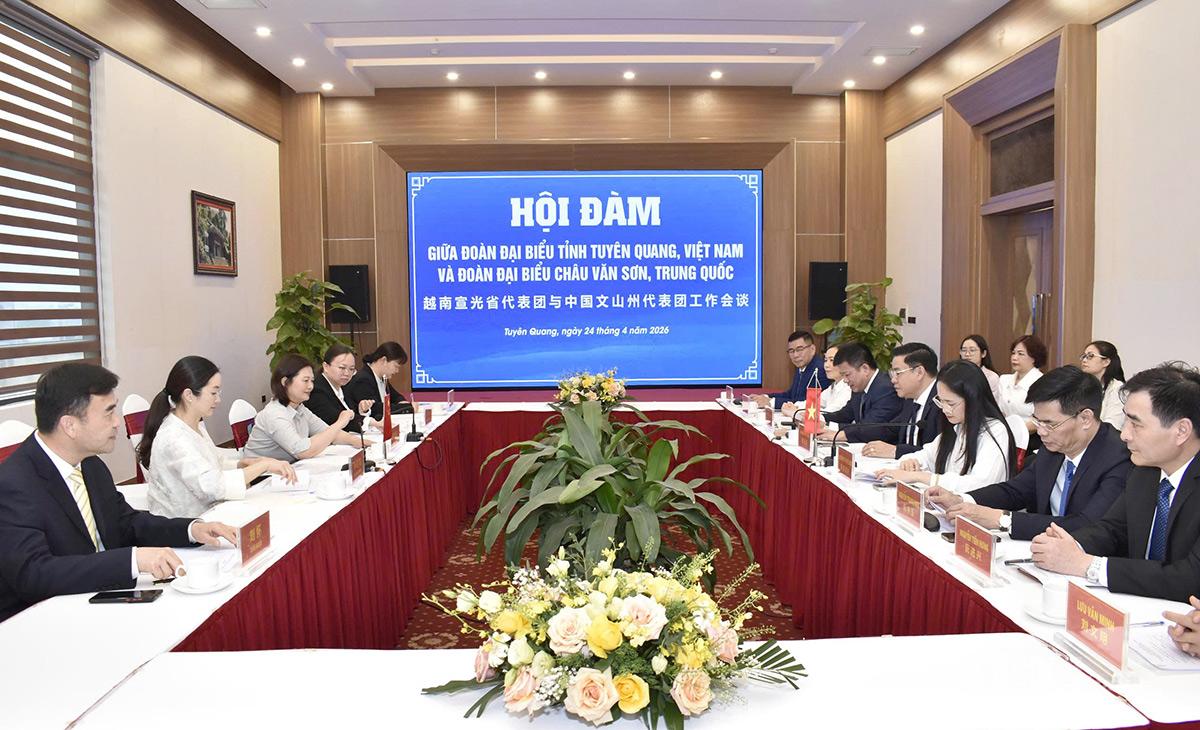 Tuyen Quang Welcomes Wenshan Prefecture Delegation to Strengthen Strategic Ties