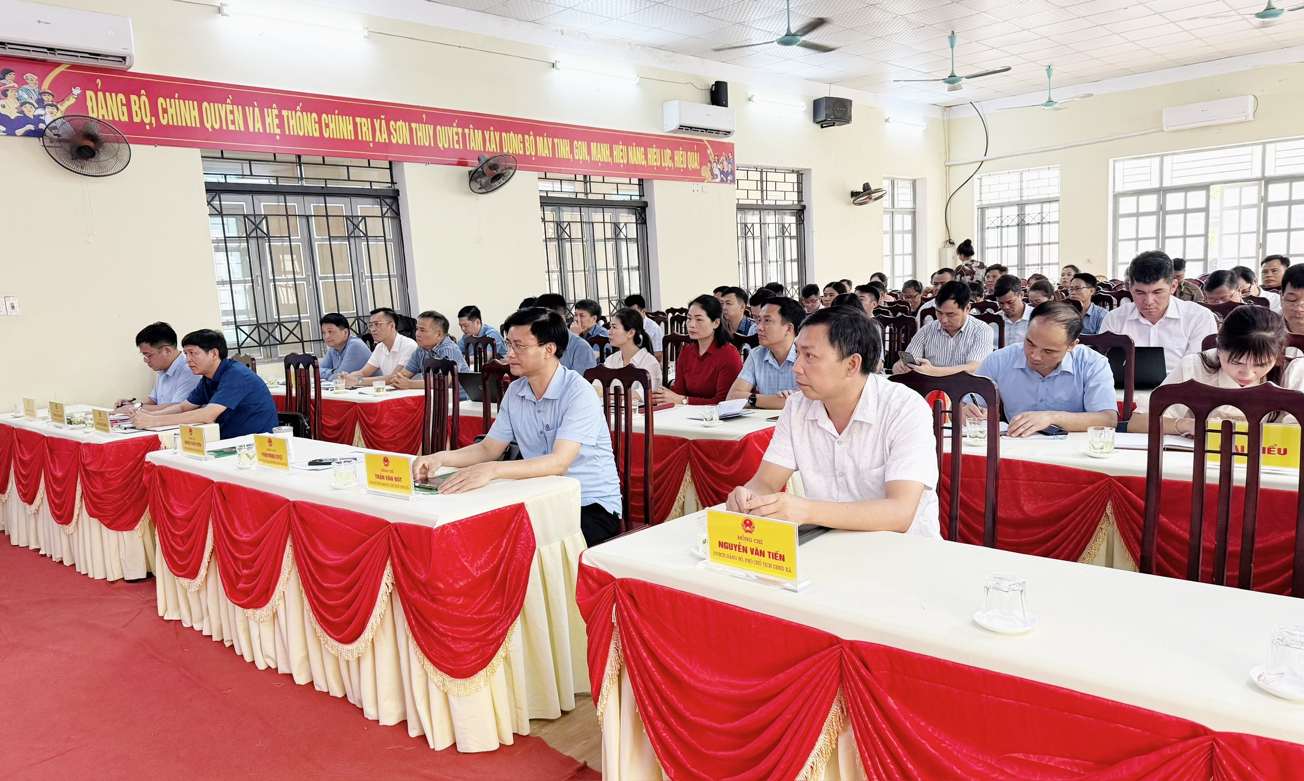 Sở Nông nghiệp và Môi trường khảo sát, trao đổi phương án phát triển vùng trồng dâu và nuôi tằm trên địa bàn tỉnh Tuyên Quang 