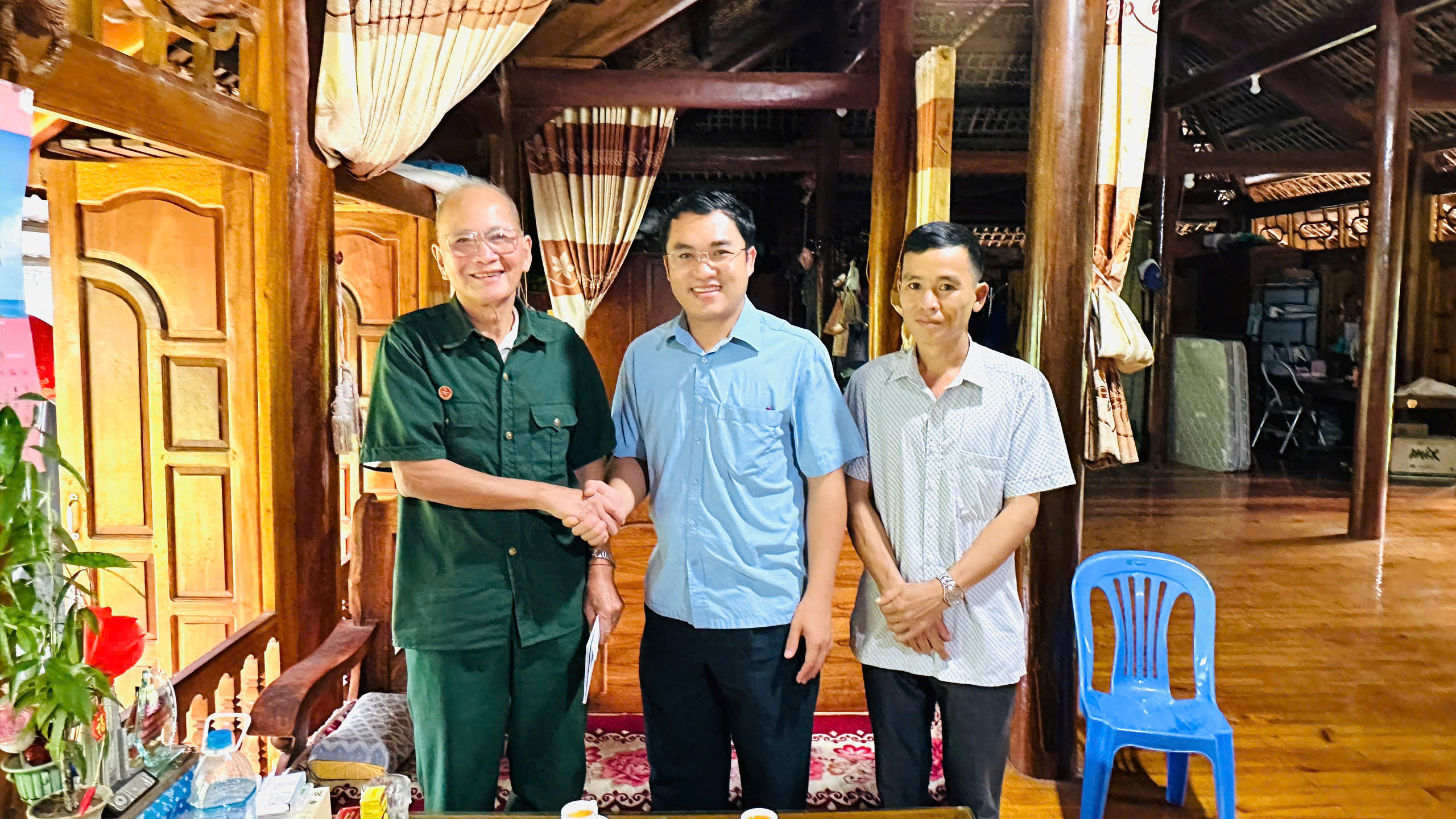 XÃ XUÂN GIANG TRAO TẶNG 67 XUẤT QUÀ NGƯỜI CÓ CÔNG NHÂN KỶ NIỆM 79 NĂM NGÀY THƯƠNG BINH - LIỆT SĨ