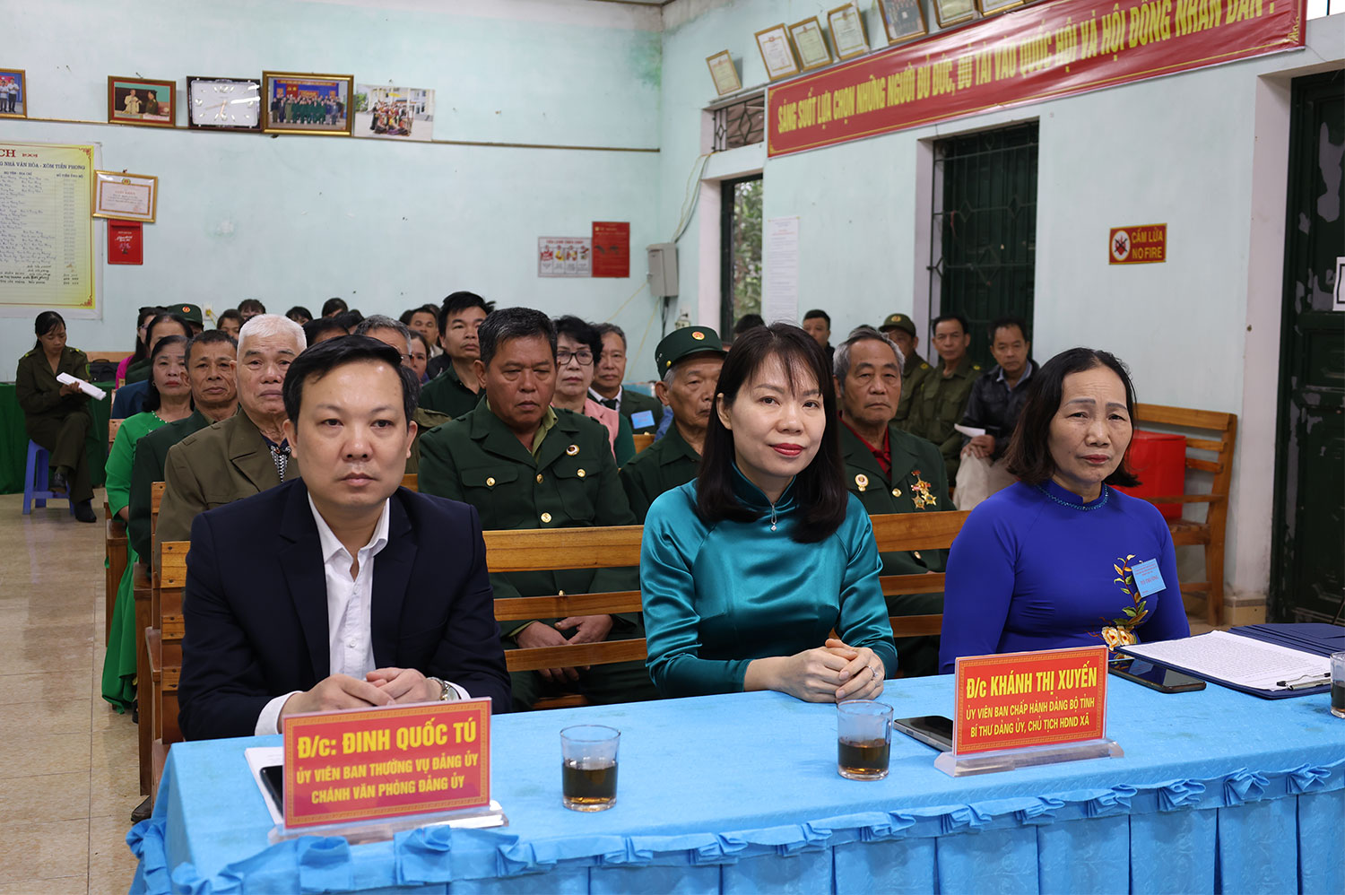 Đồng chí Bí thư Đảng ủy xã dự Khai mạc bầu cử Đại biểu Quốc hội khoá XVI và HĐND các cấp tại khu vực bỏ phiếu số 10, thôn Minh Phong